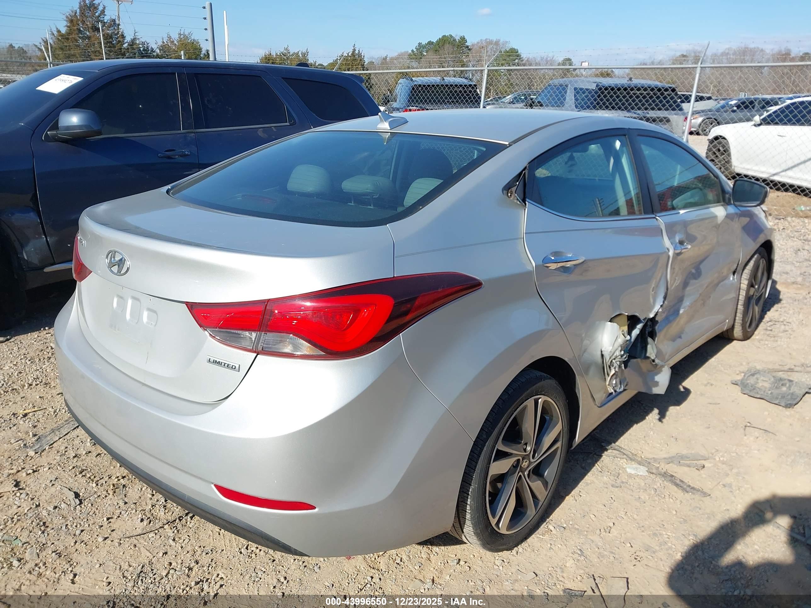 HYUNDAI ELANTRA image 4