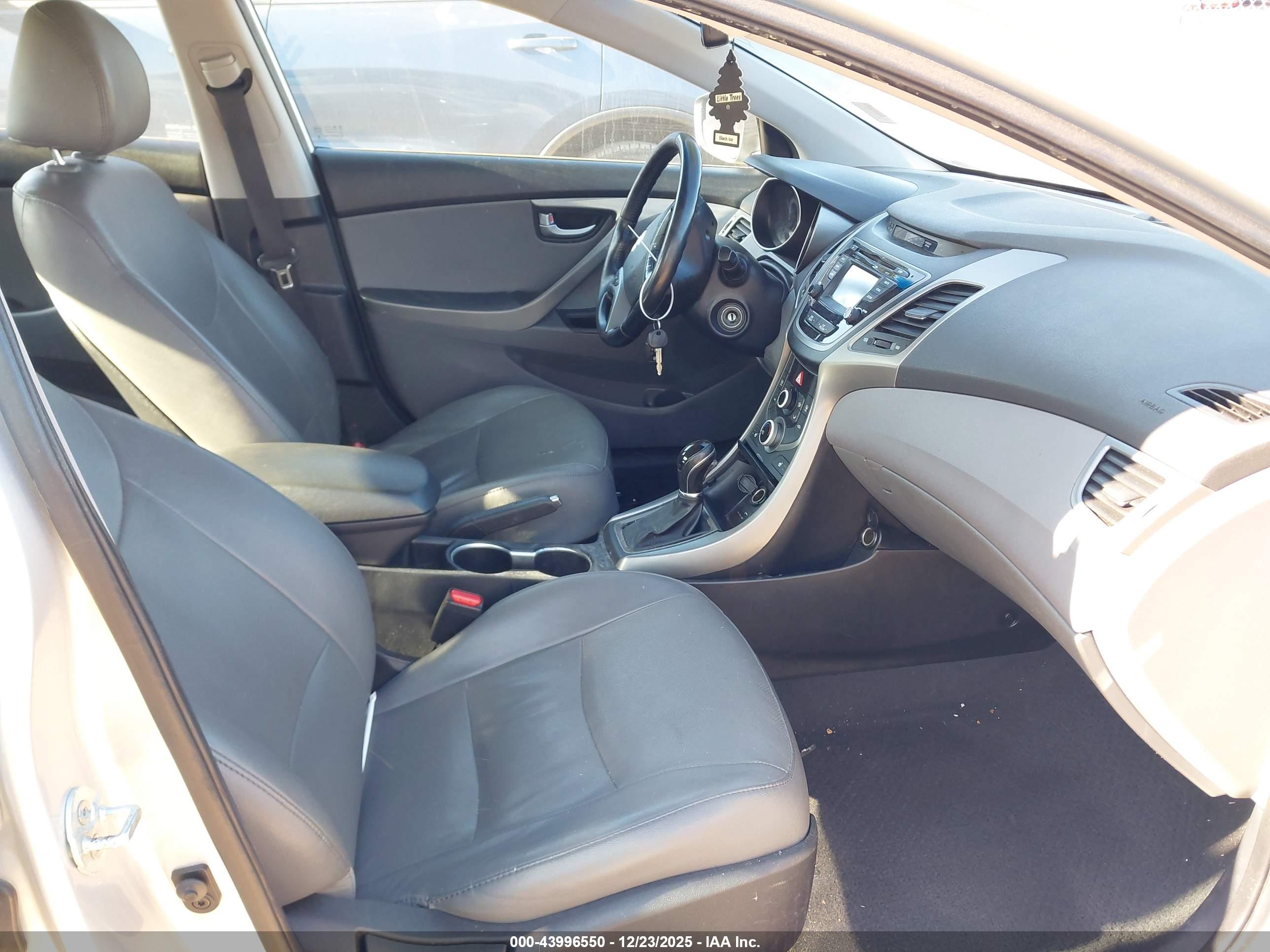HYUNDAI ELANTRA image 5