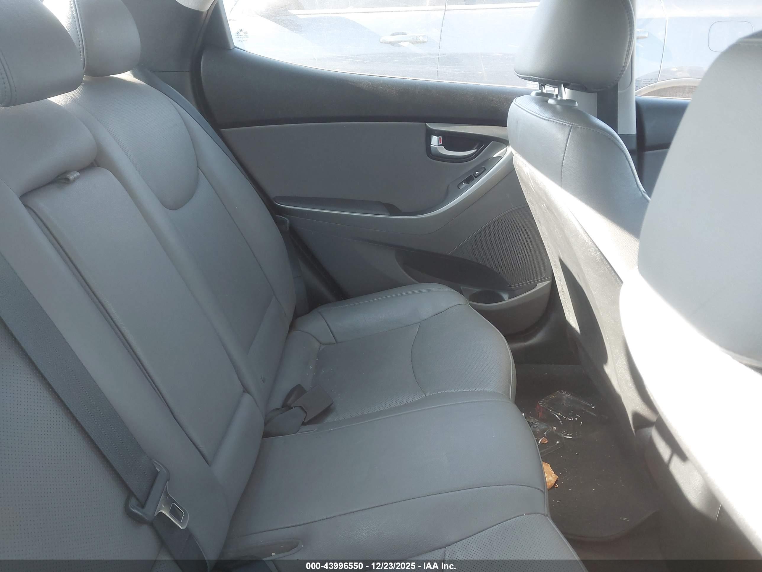 HYUNDAI ELANTRA image 8