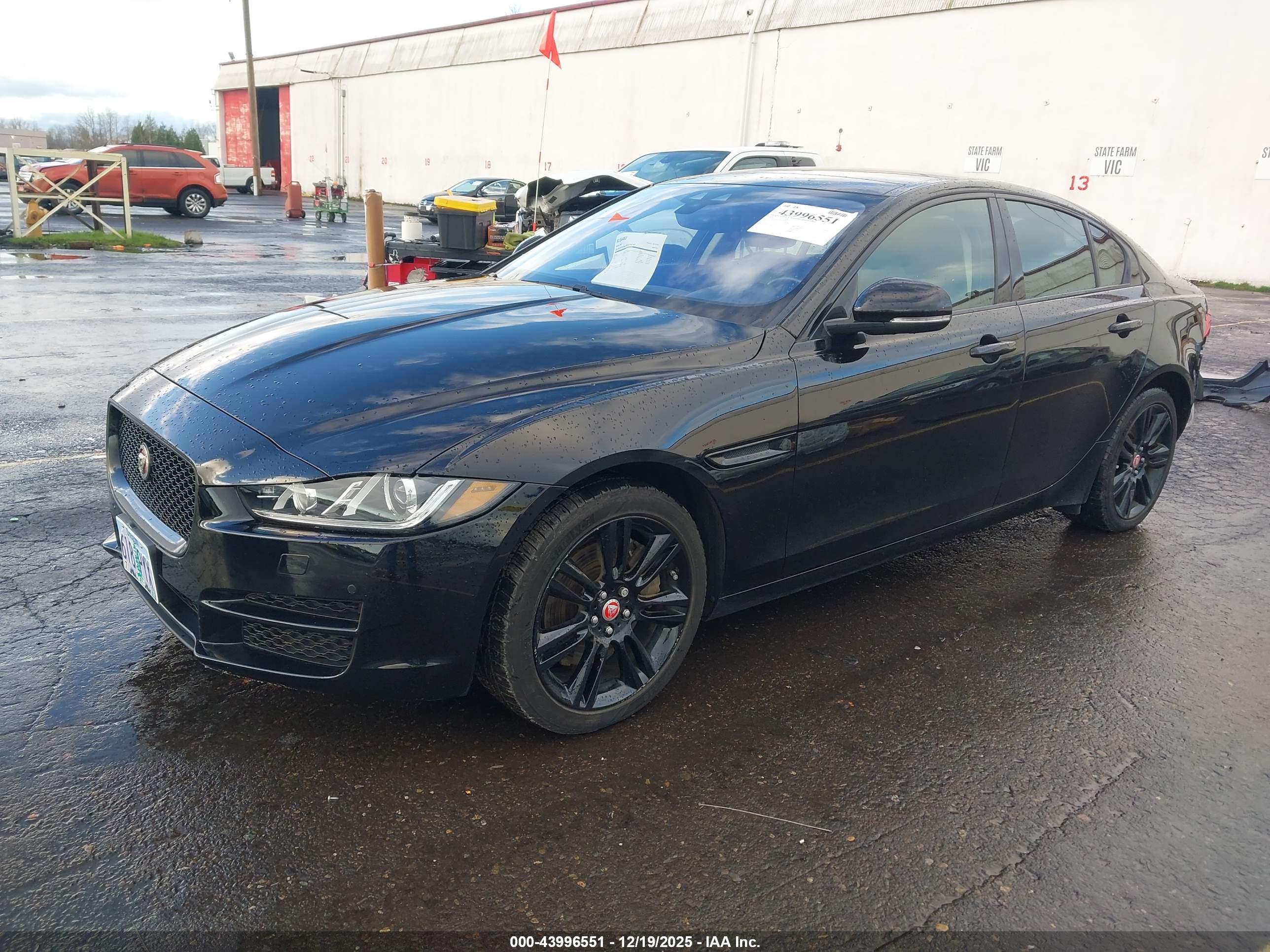 JAGUAR XE image 2