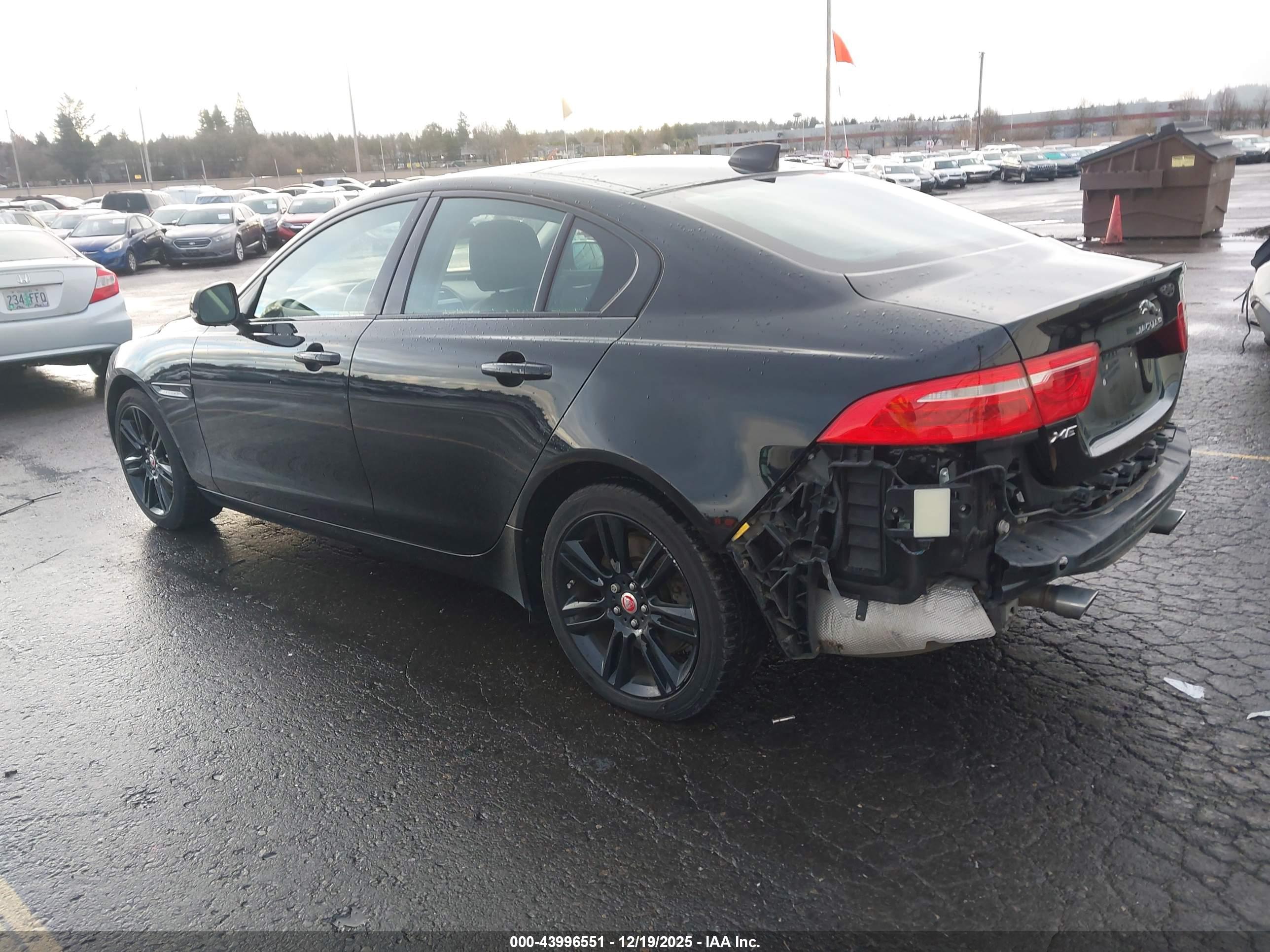 JAGUAR XE image 3