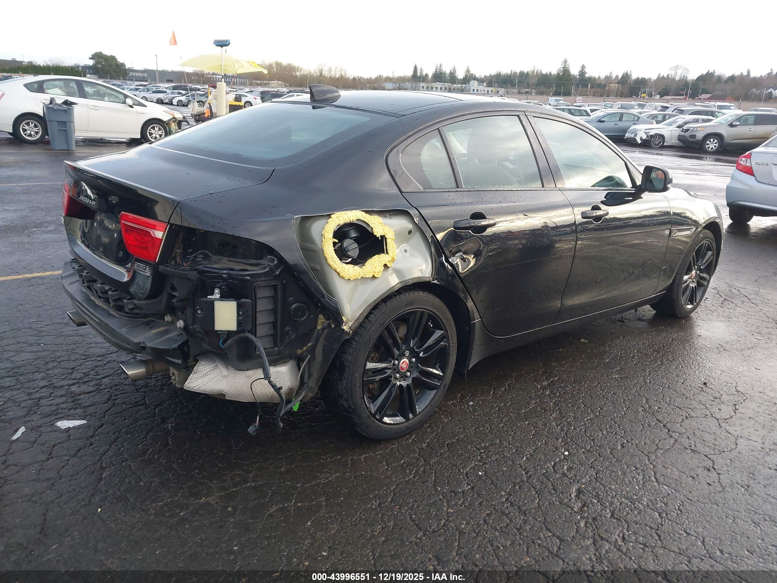 JAGUAR XE image 4
