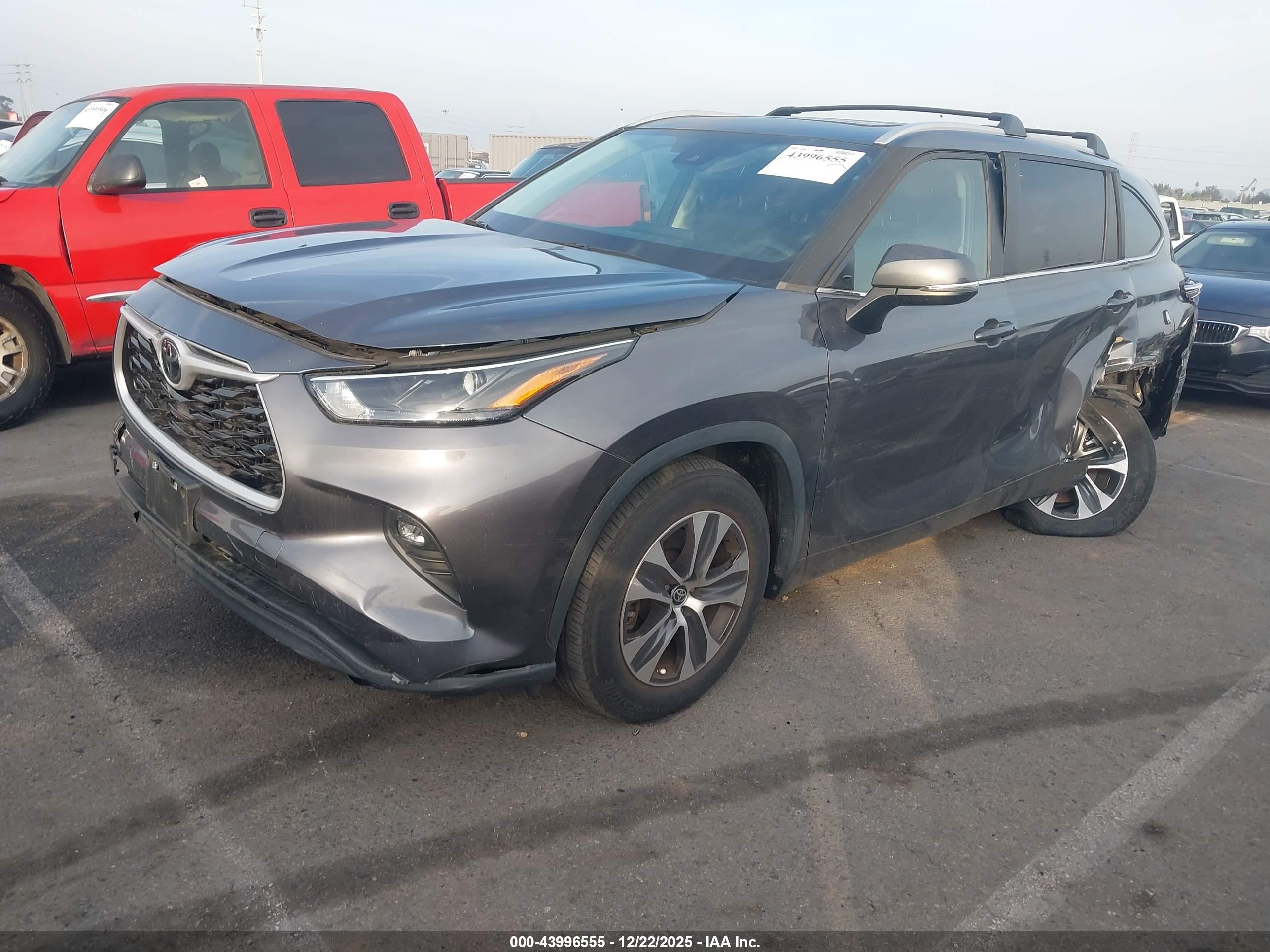 TOYOTA HIGHLANDER image 2