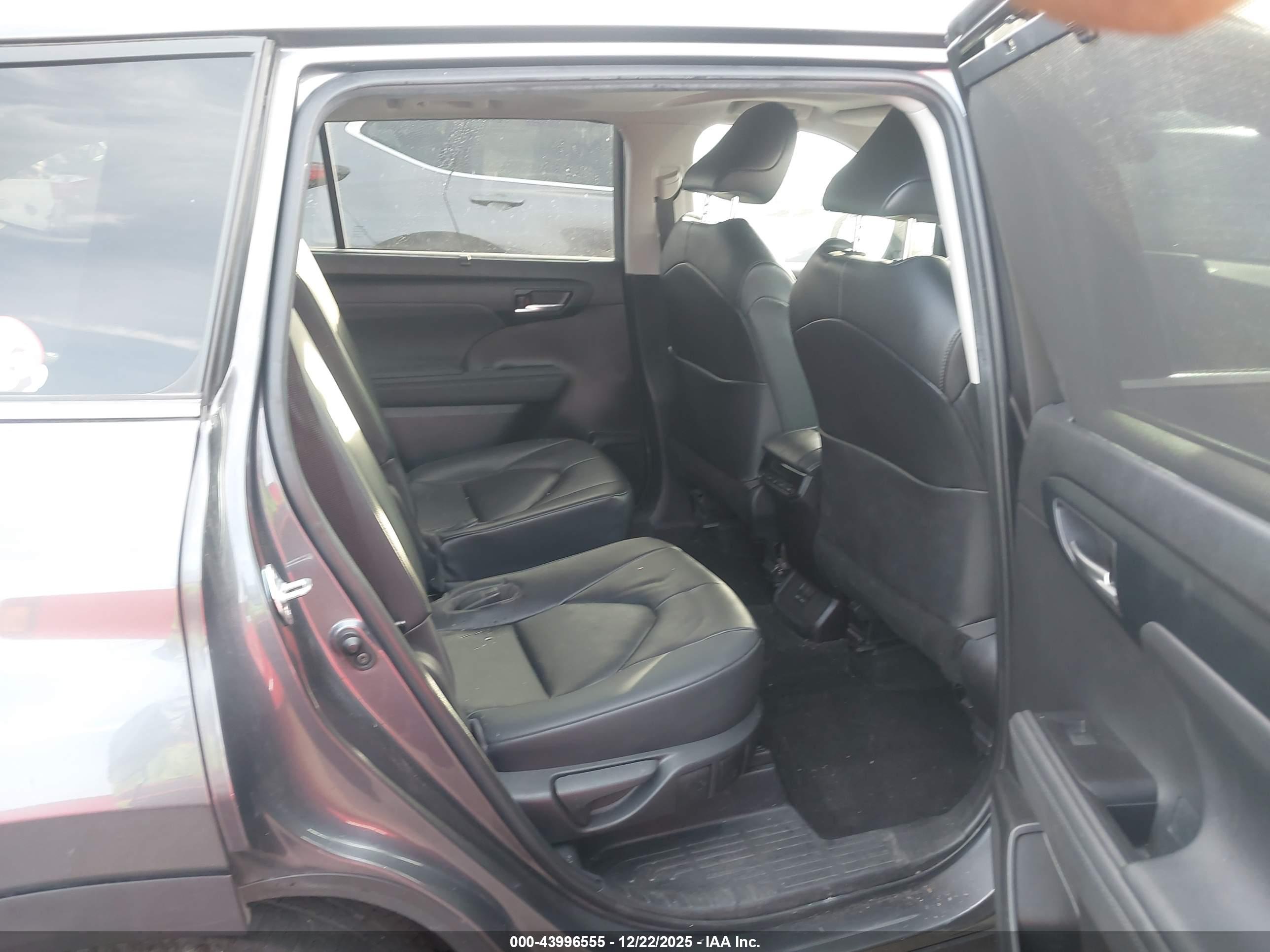 TOYOTA HIGHLANDER image 8