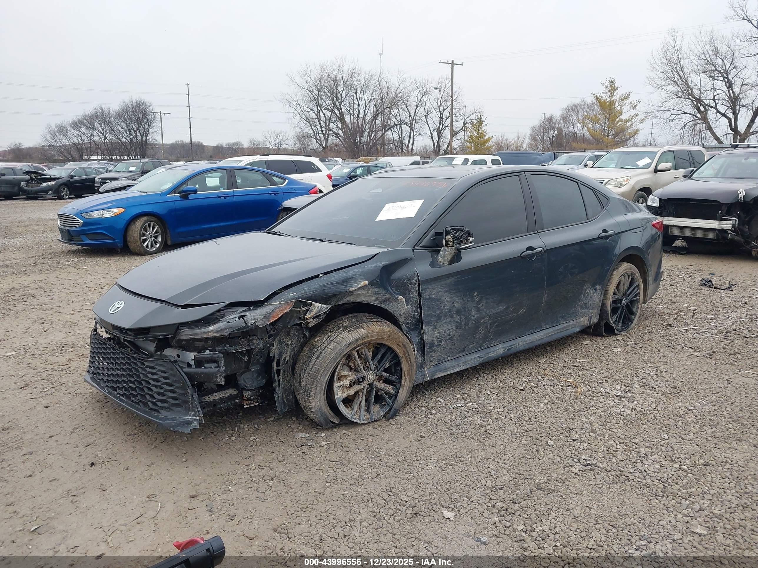 TOYOTA CAMRY image 2