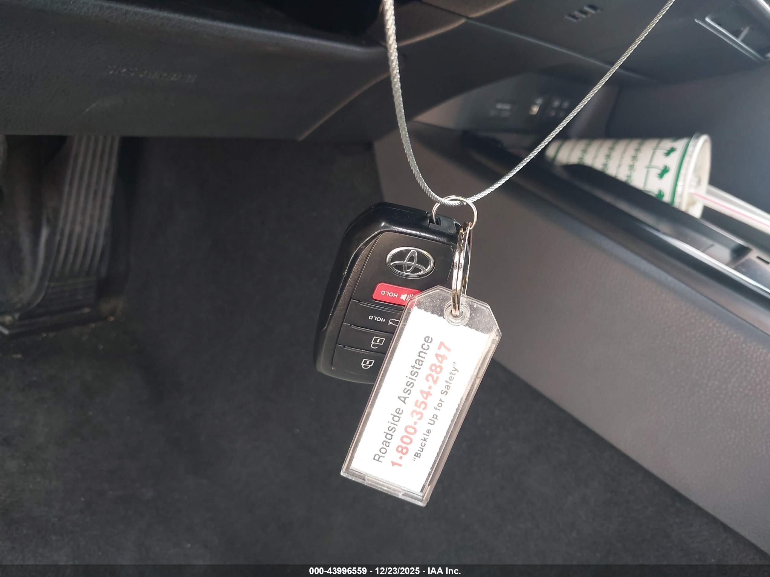 TOYOTA CAMRY image 11