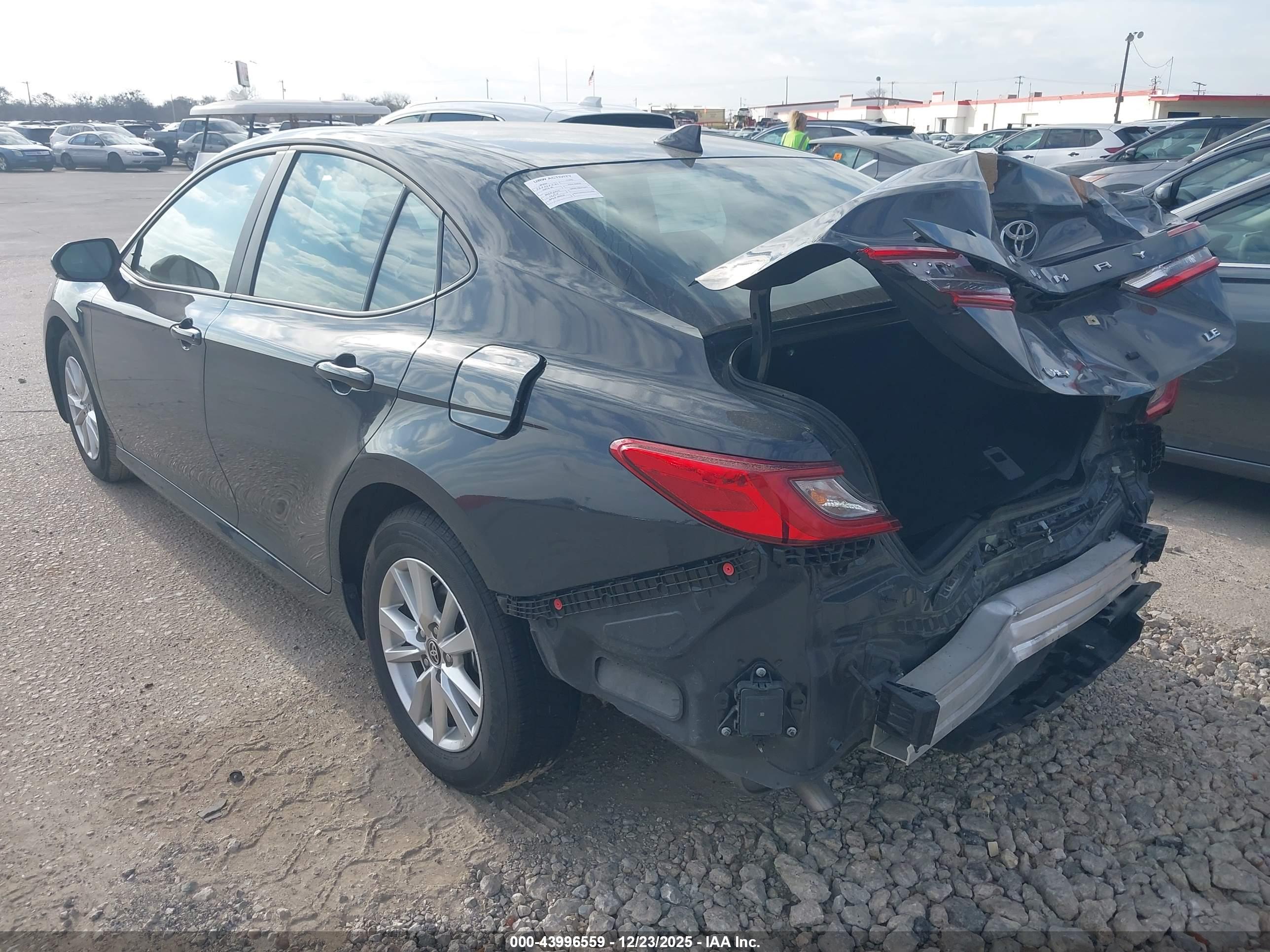 TOYOTA CAMRY image 3