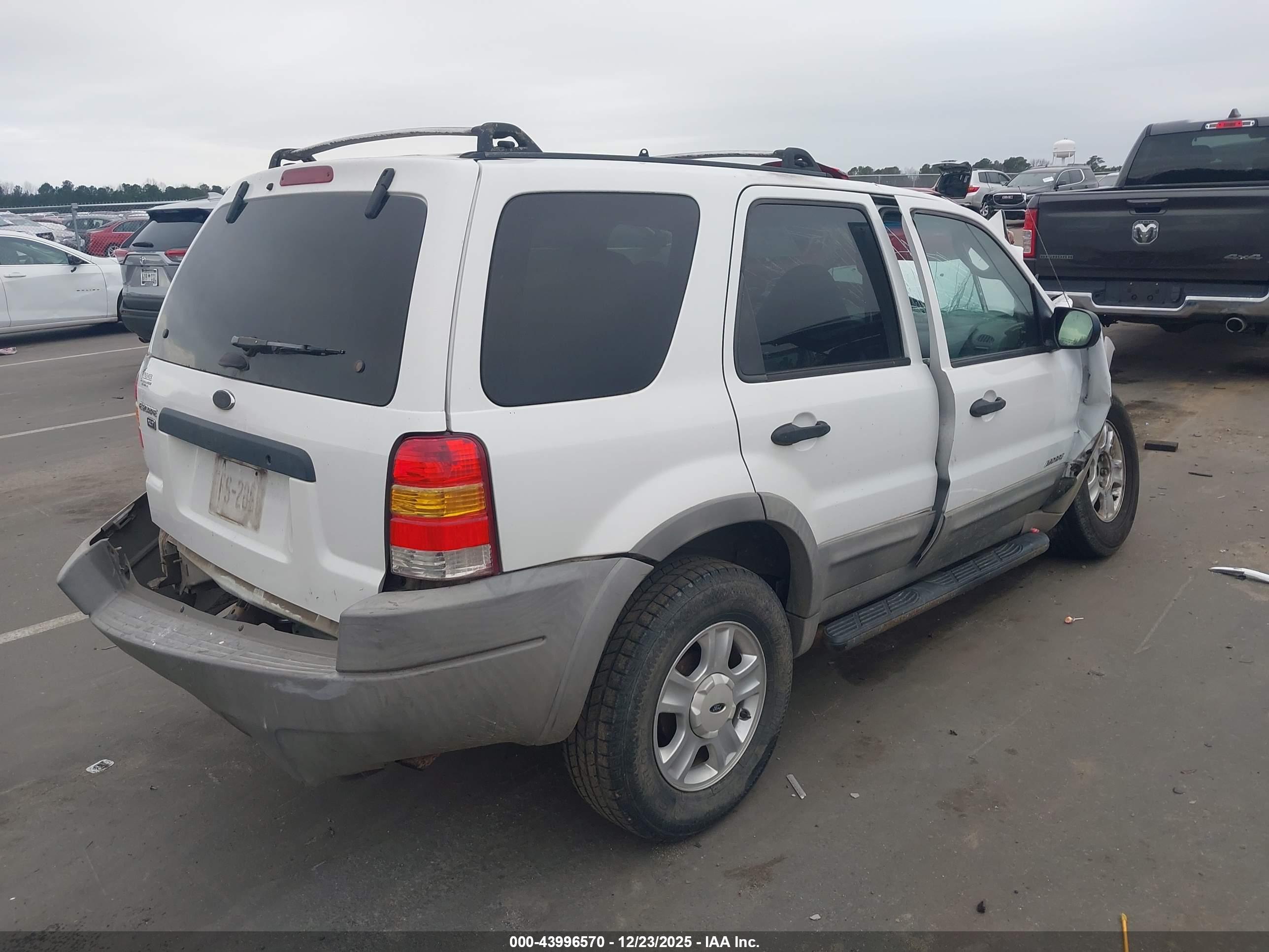 FORD ESCAPE image 4
