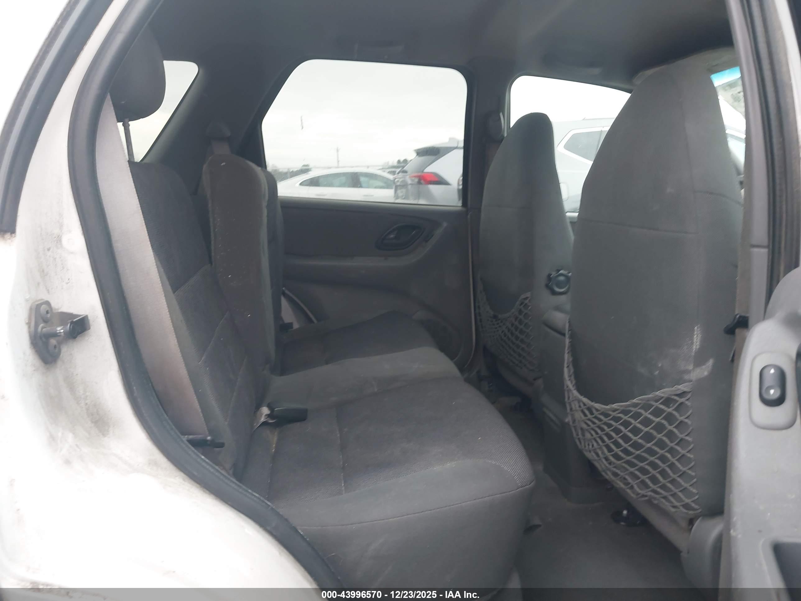 FORD ESCAPE image 8