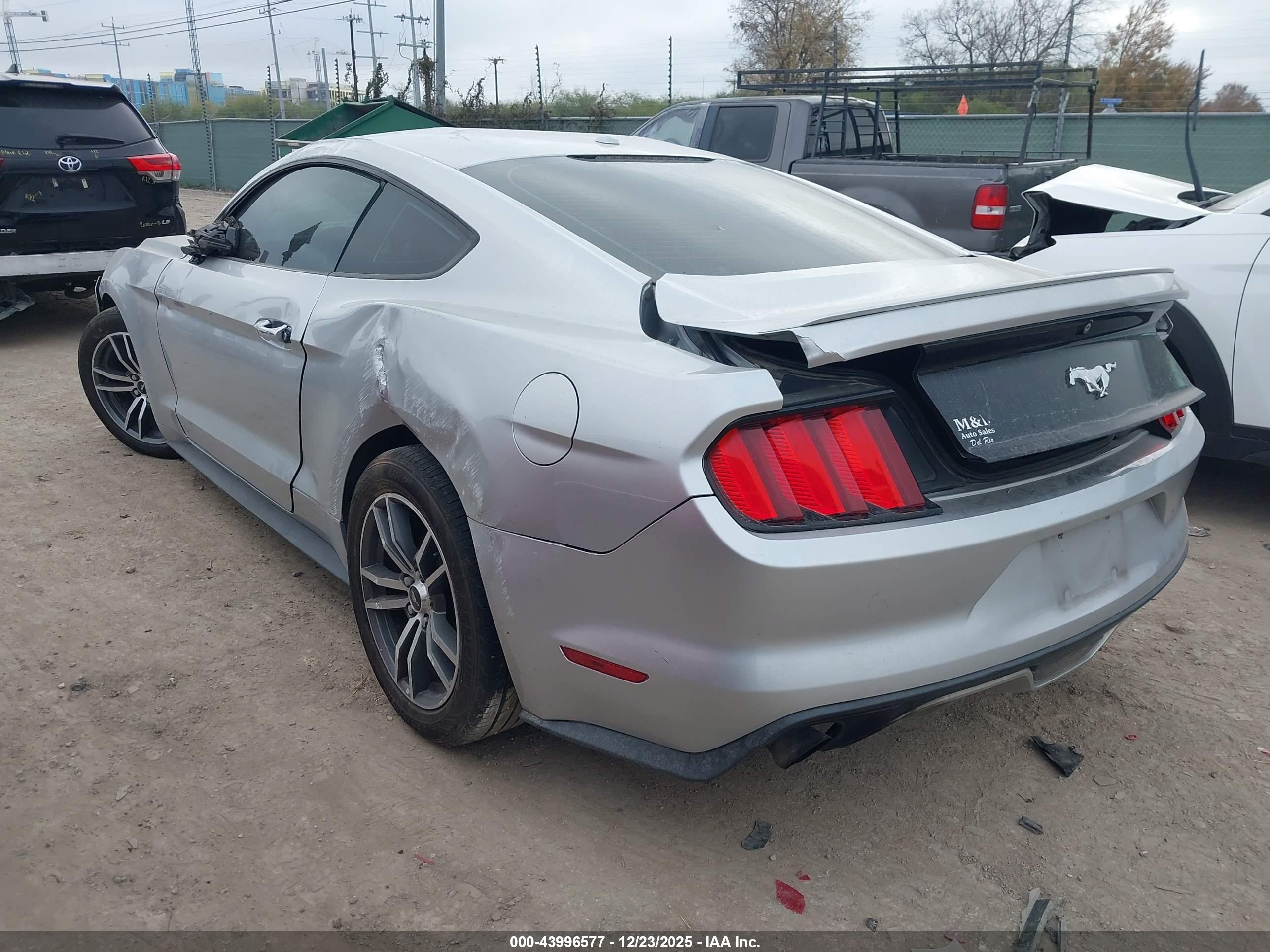 FORD MUSTANG image 3