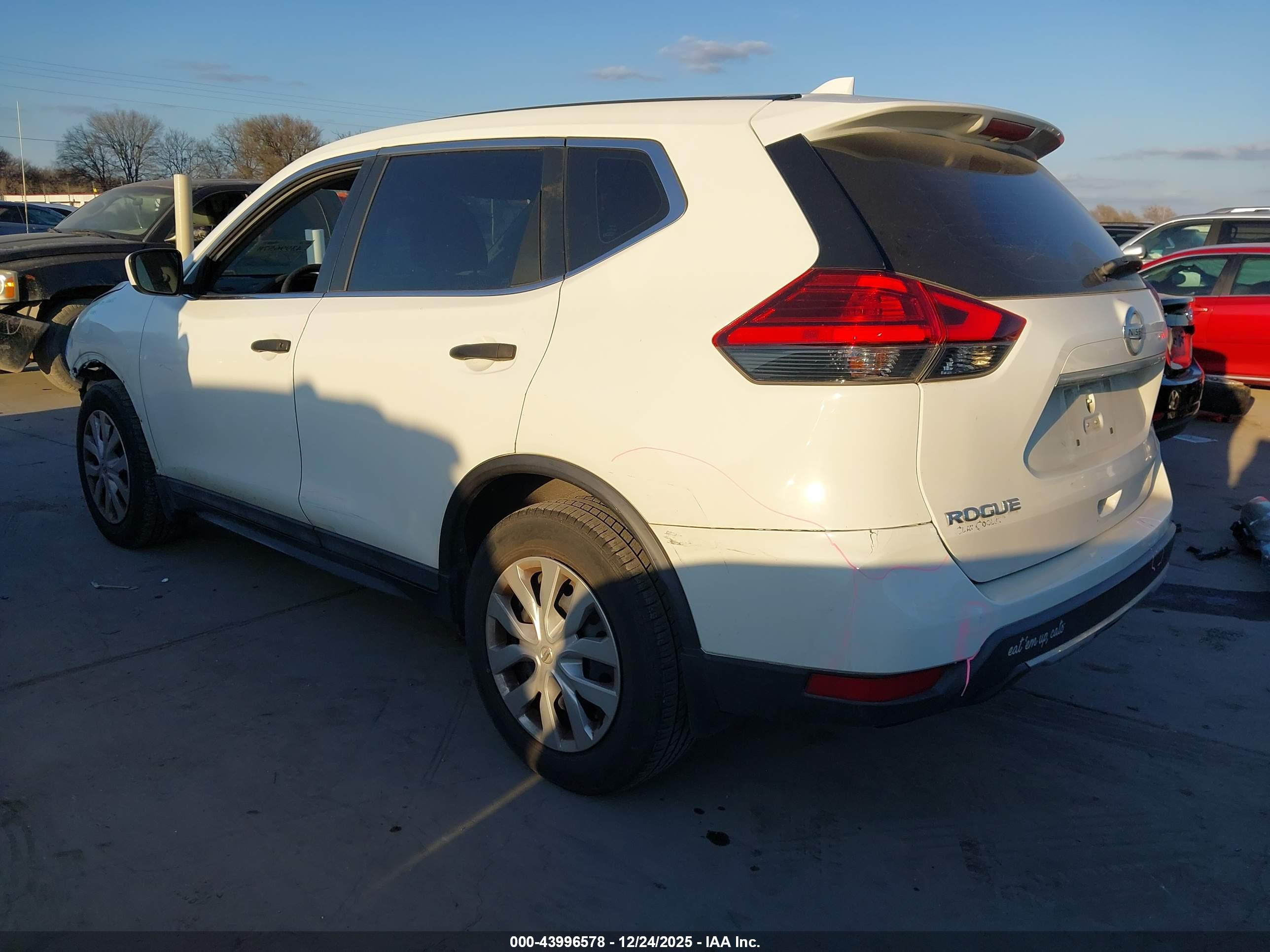 NISSAN ROGUE image 3