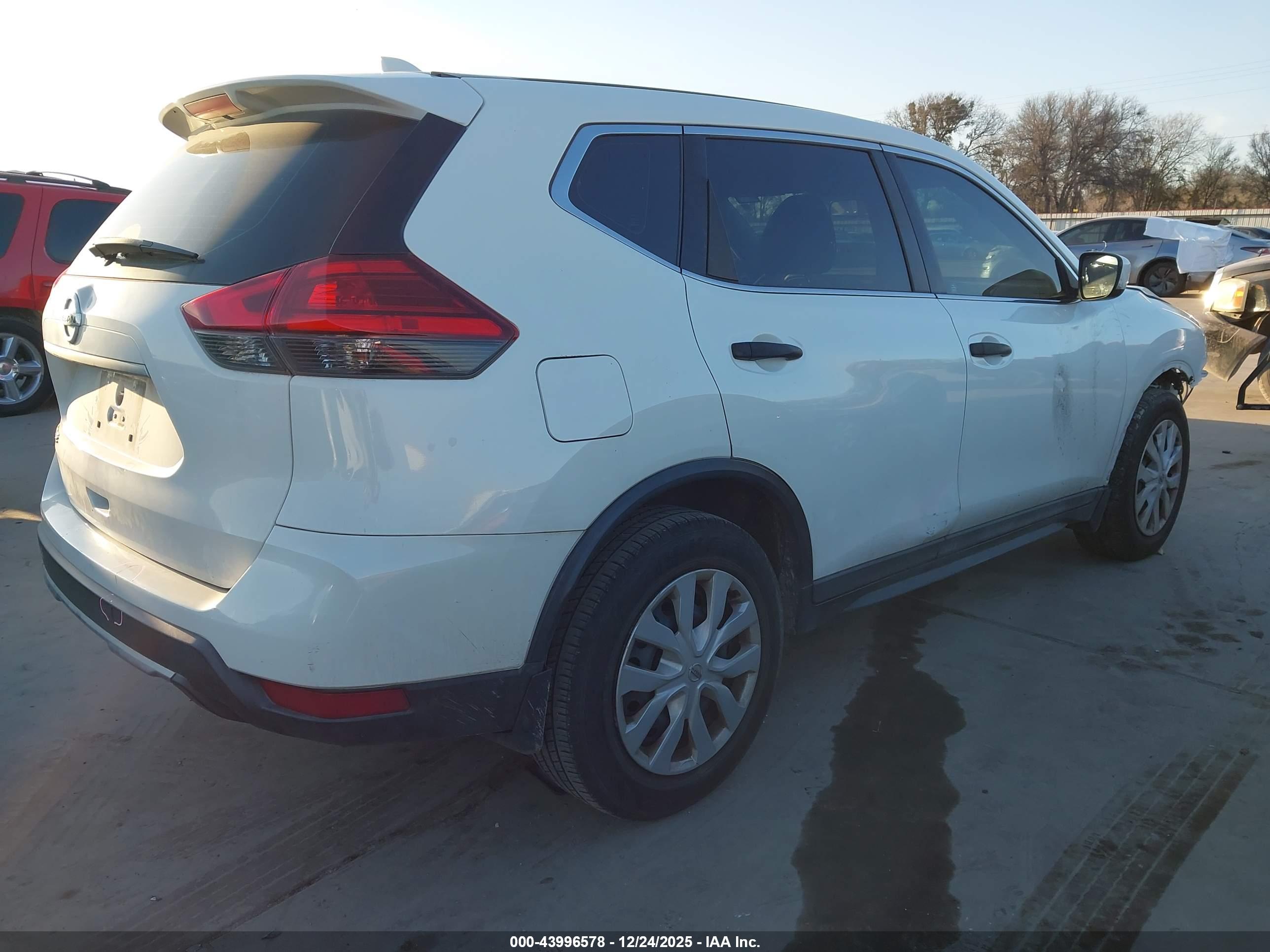 NISSAN ROGUE image 4