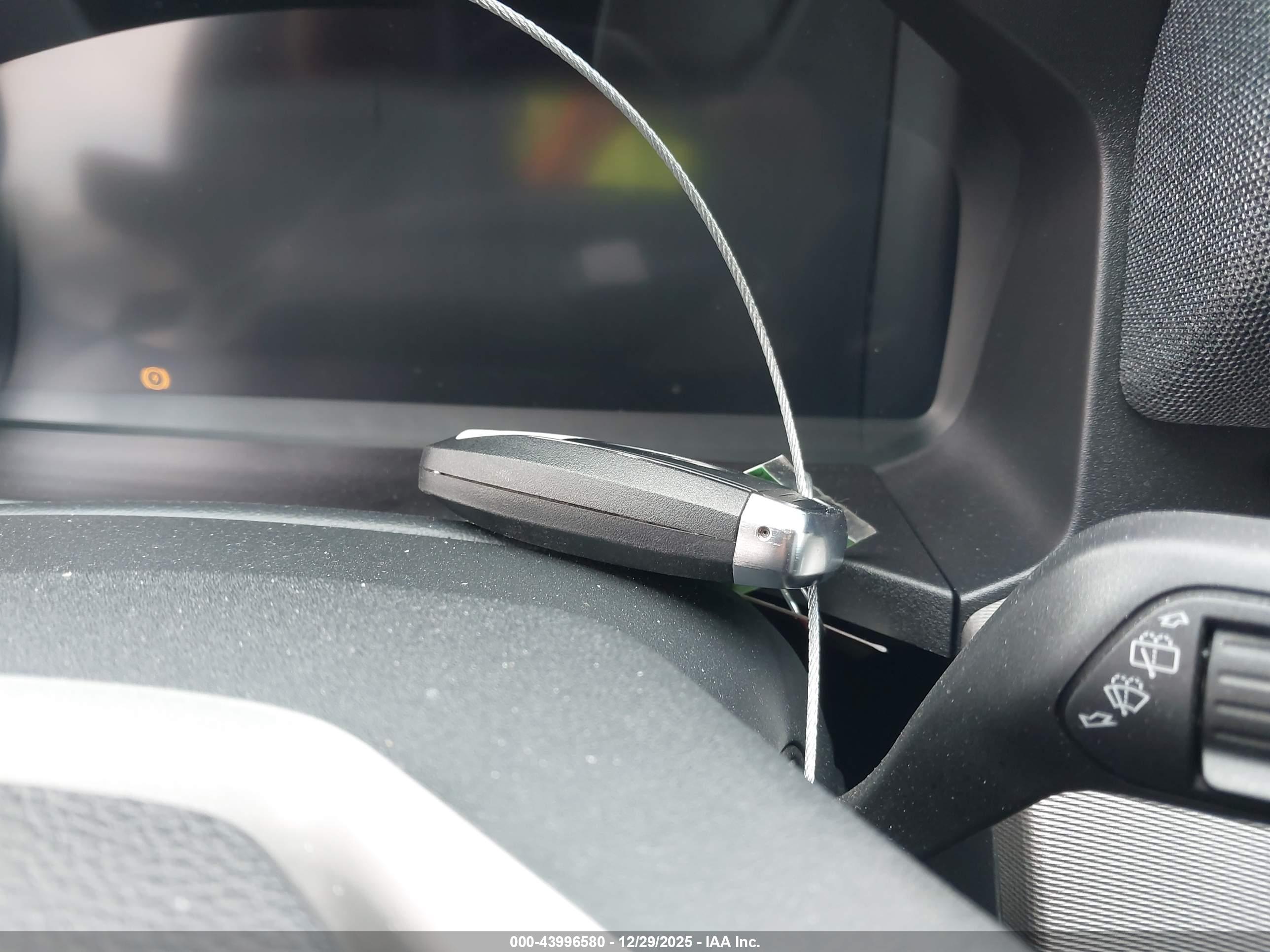 FORD EXPLORER image 11