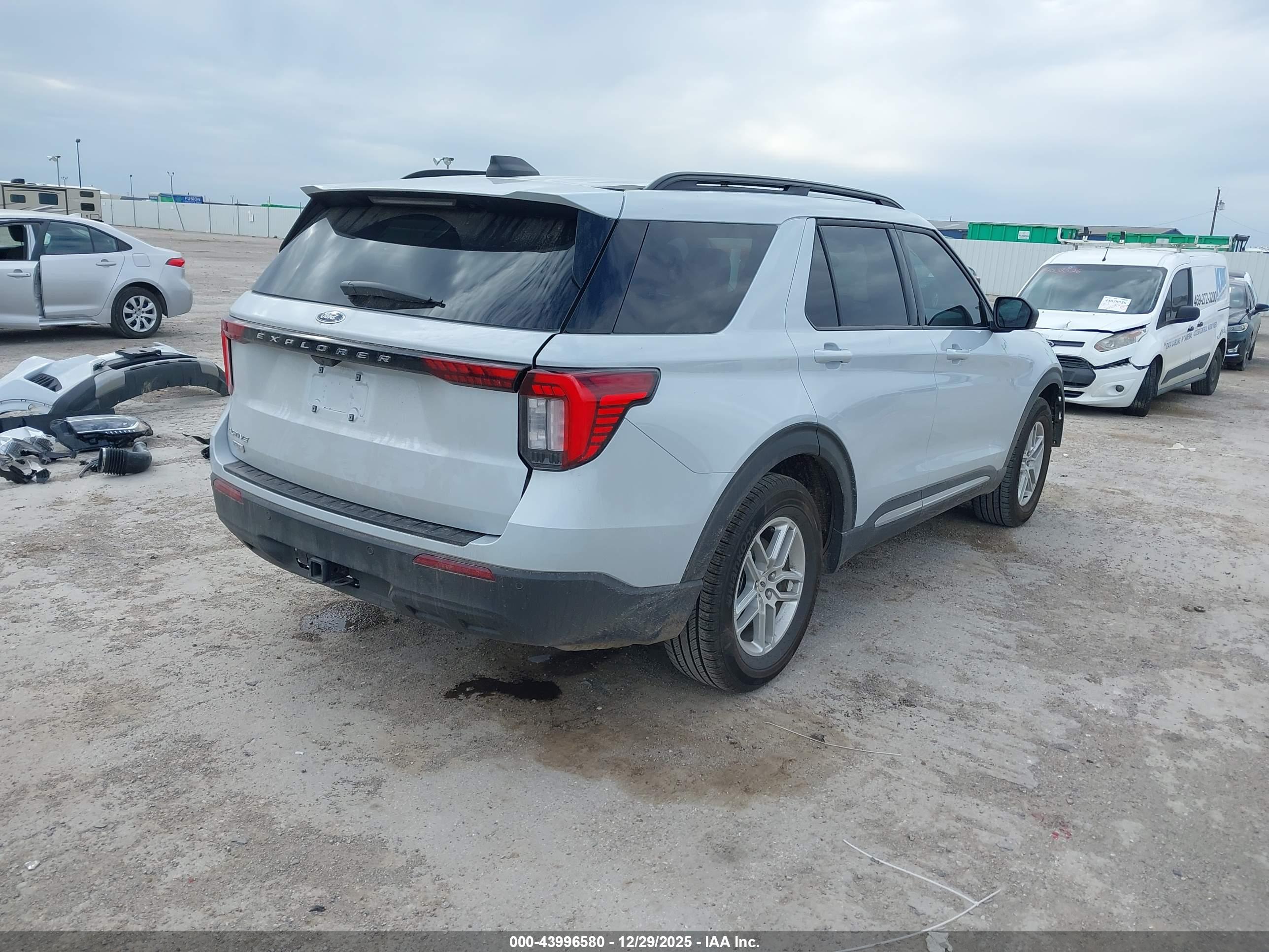 FORD EXPLORER image 4