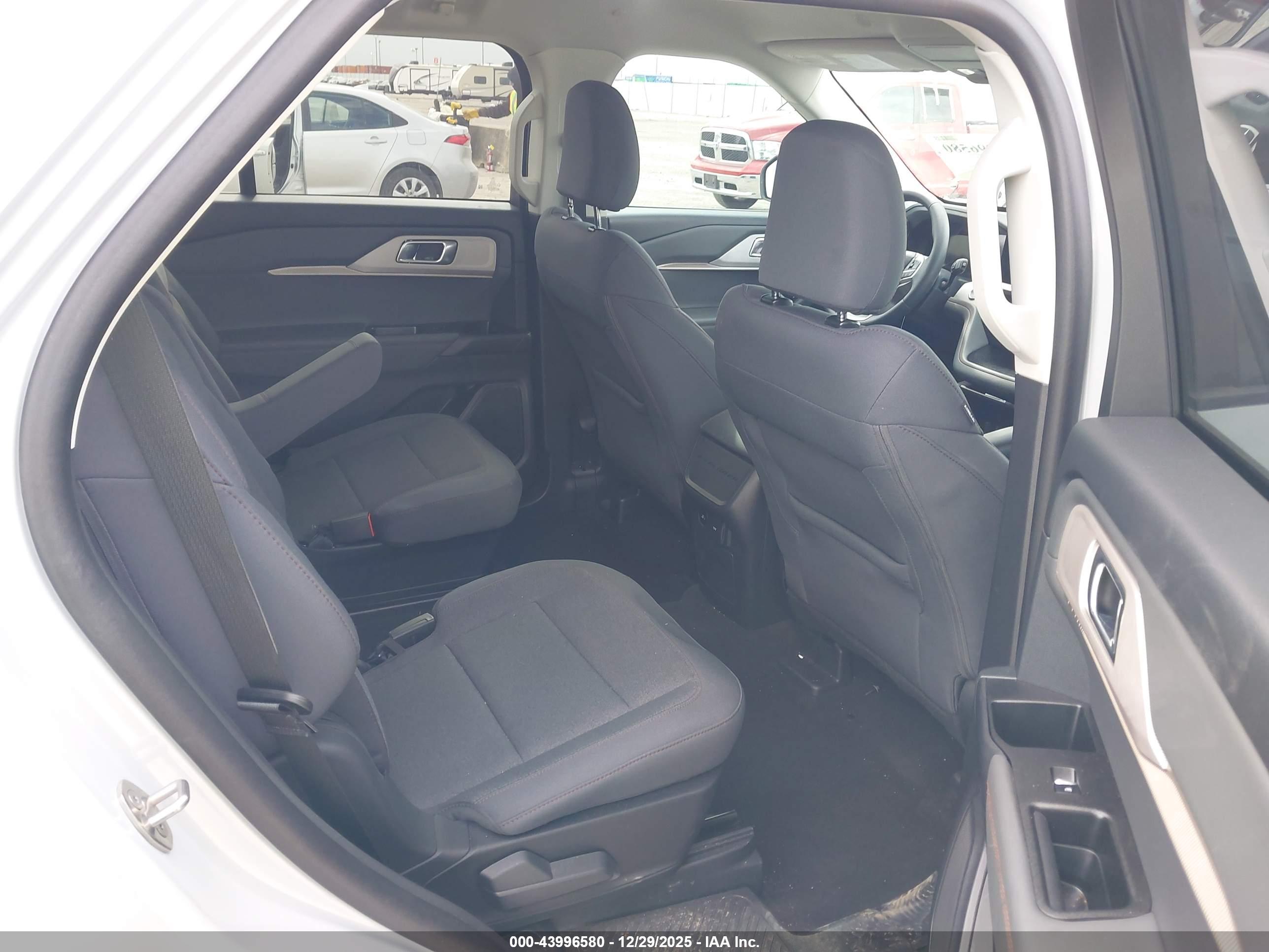 FORD EXPLORER image 8