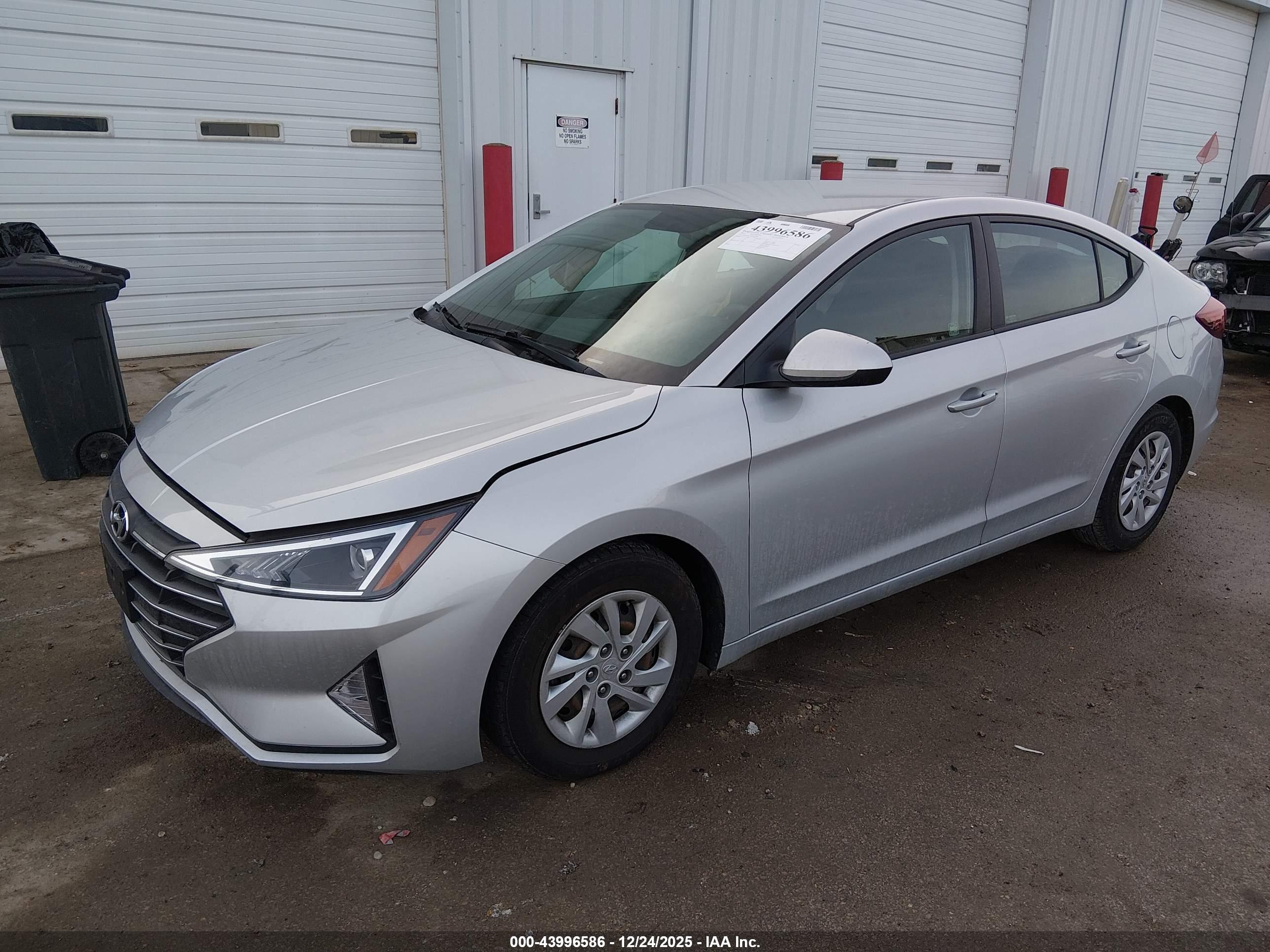 HYUNDAI ELANTRA image 2