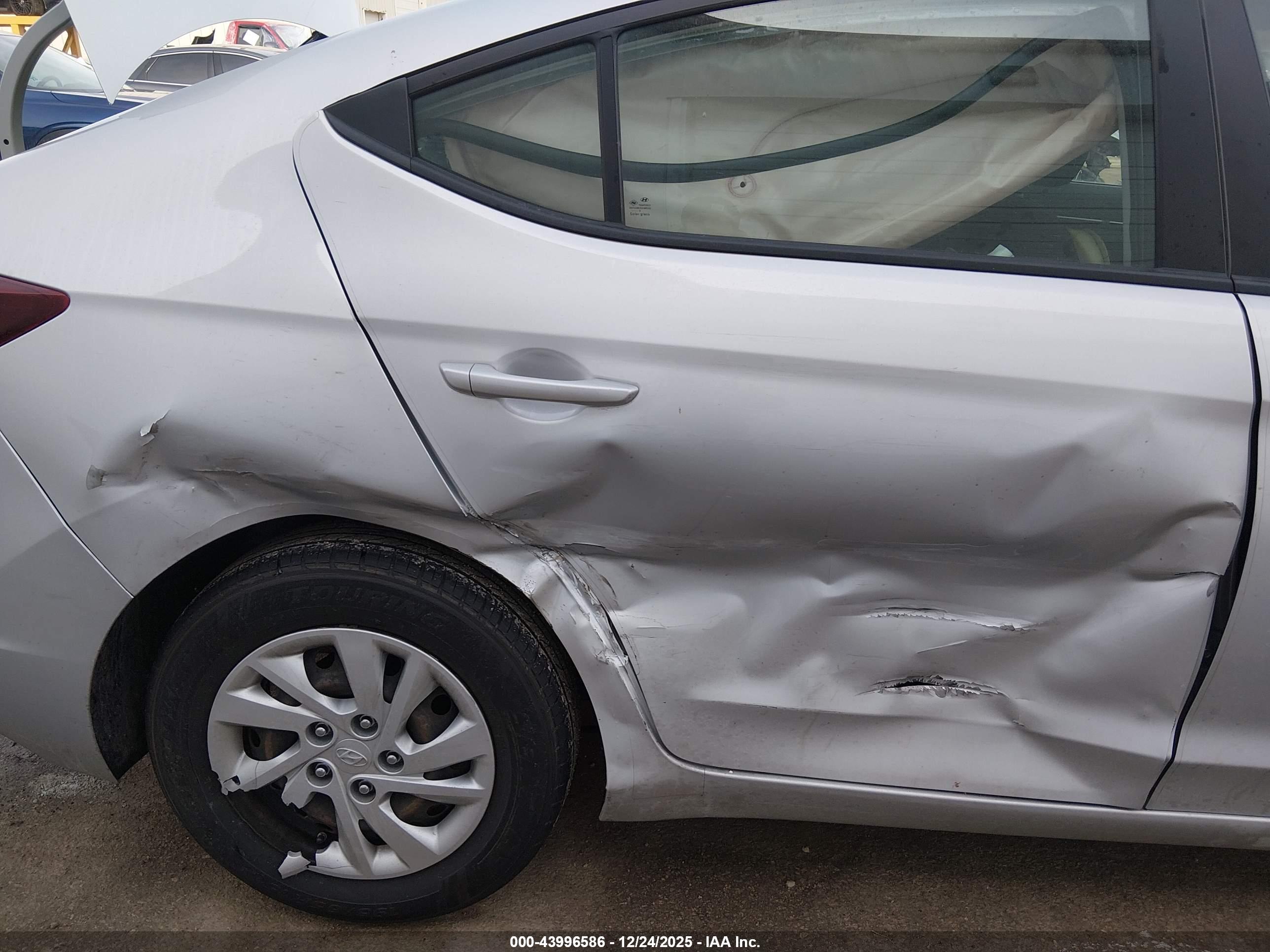 HYUNDAI ELANTRA image 6