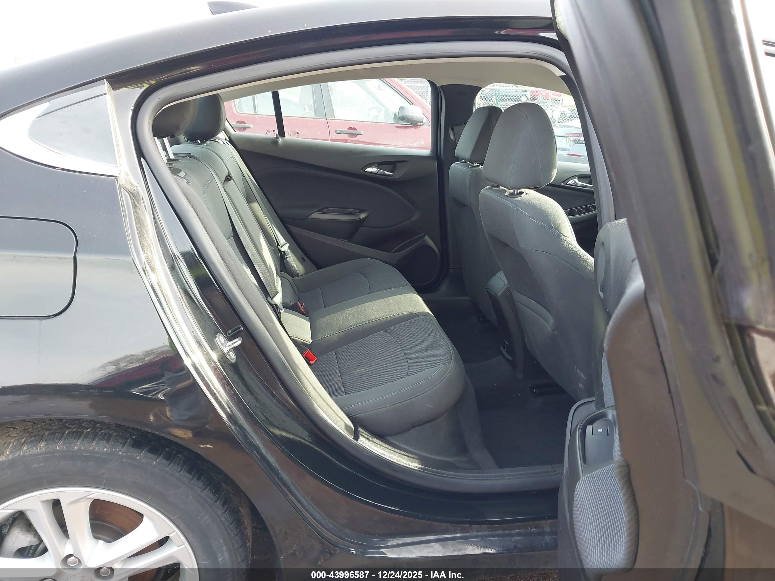 CHEVROLET CRUZE image 8