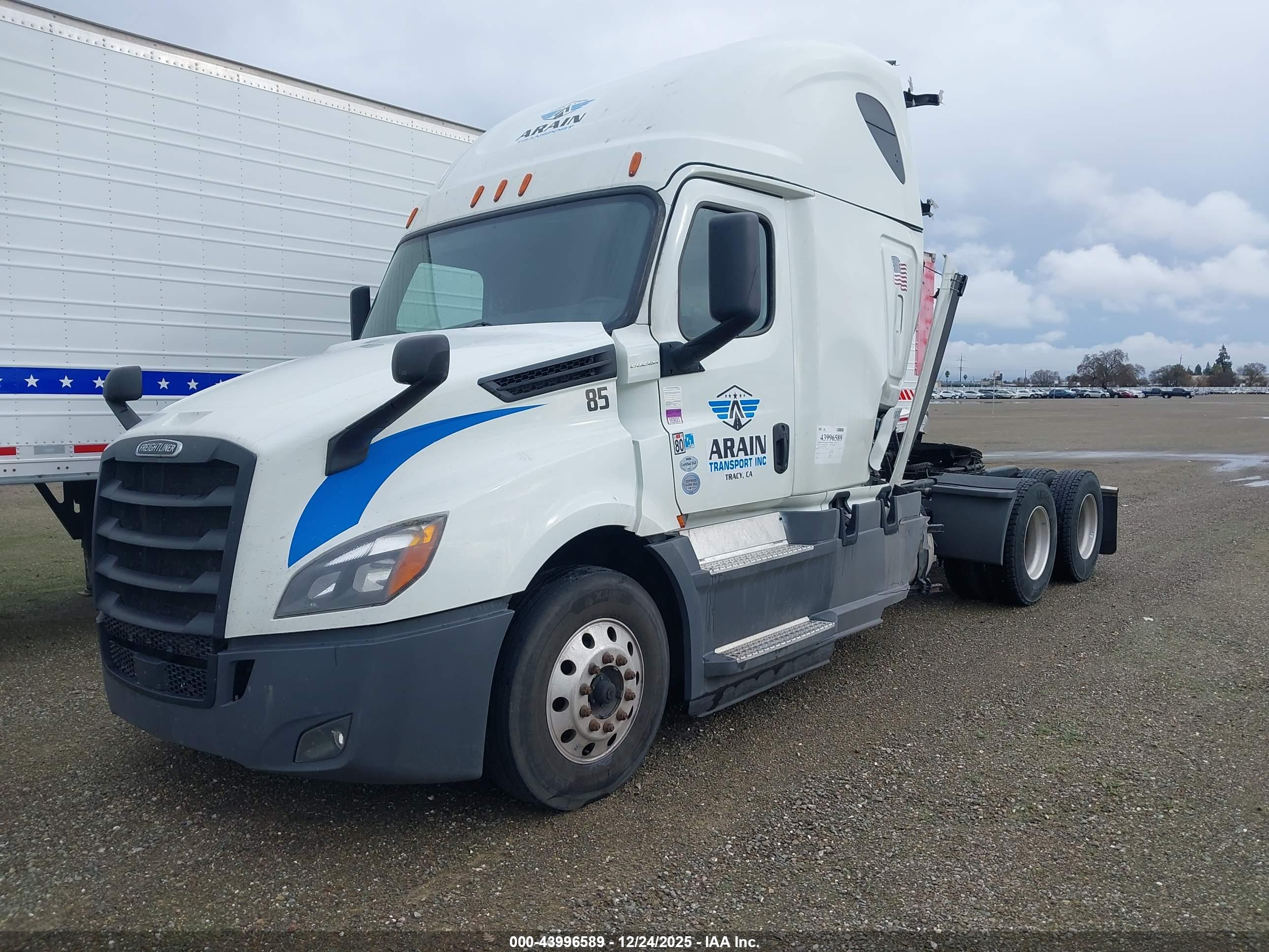 FREIGHTLINER NEW image 2