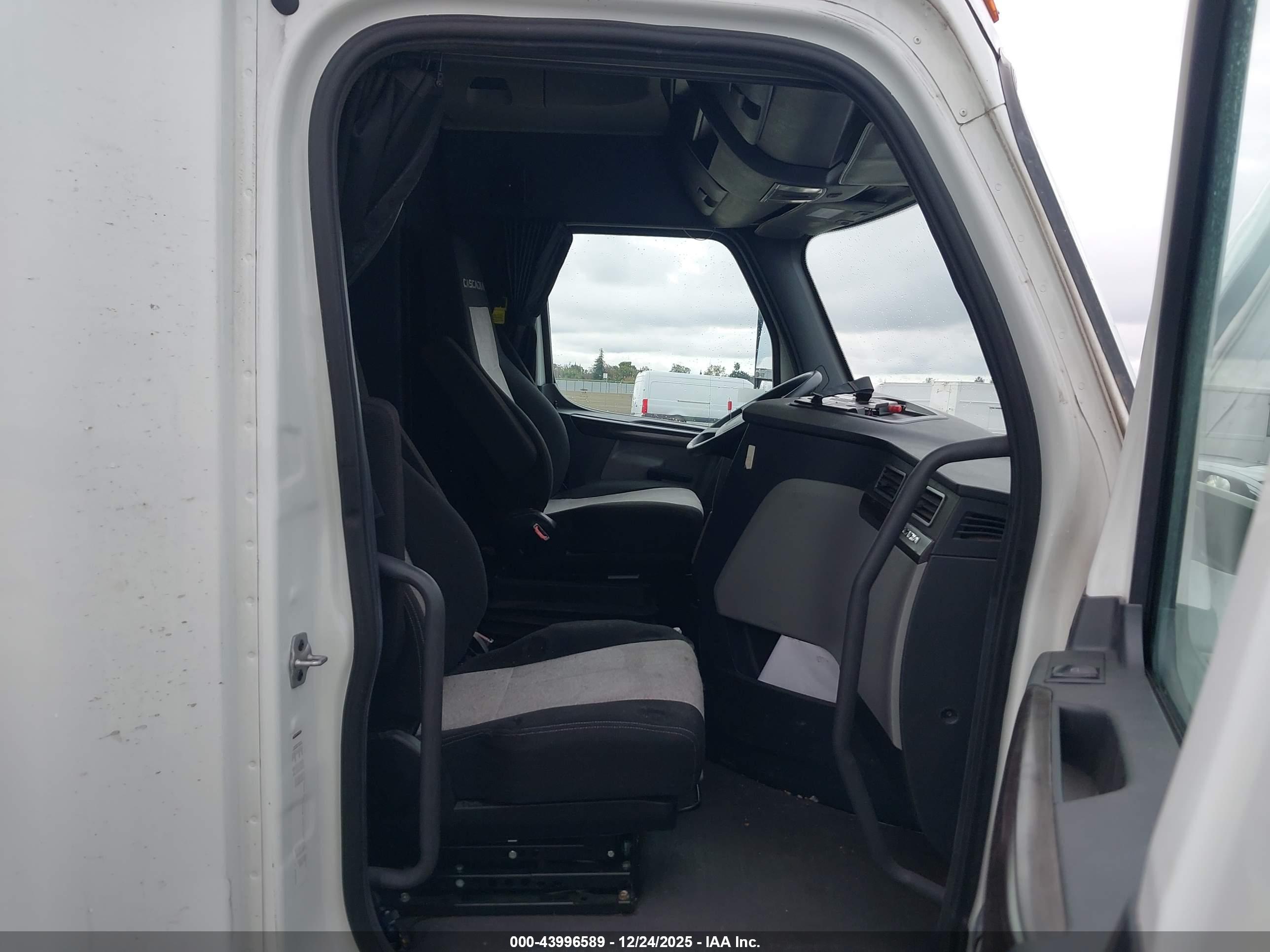 FREIGHTLINER NEW image 8