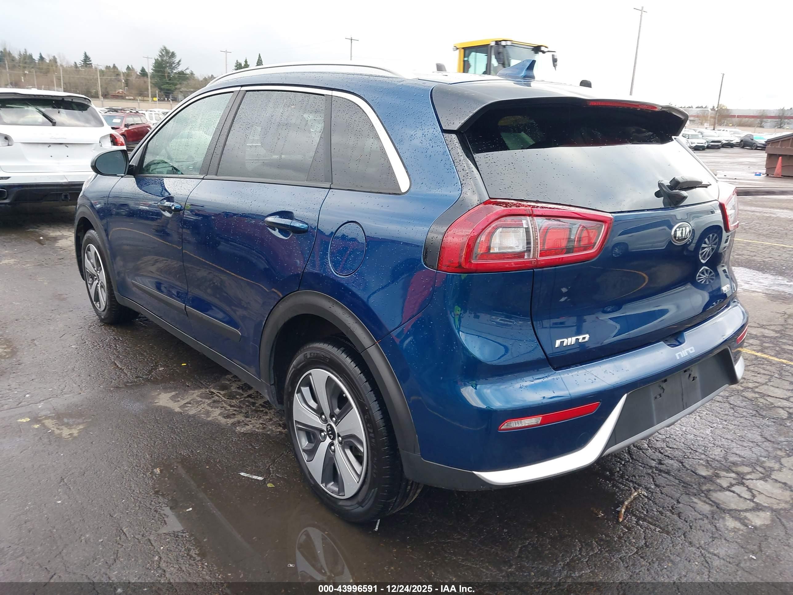 KIA NIRO image 3