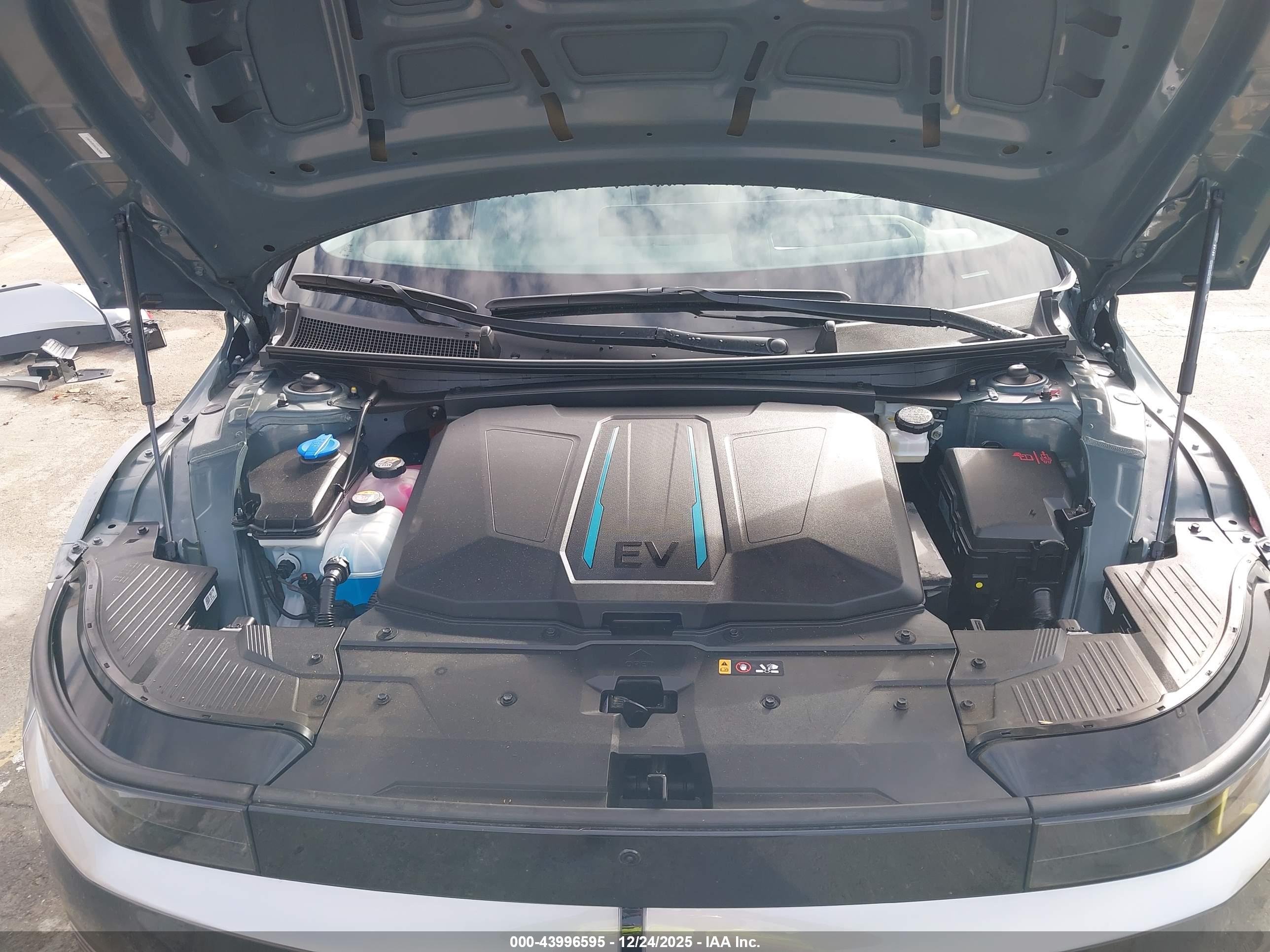 HYUNDAI IONIQ image 10