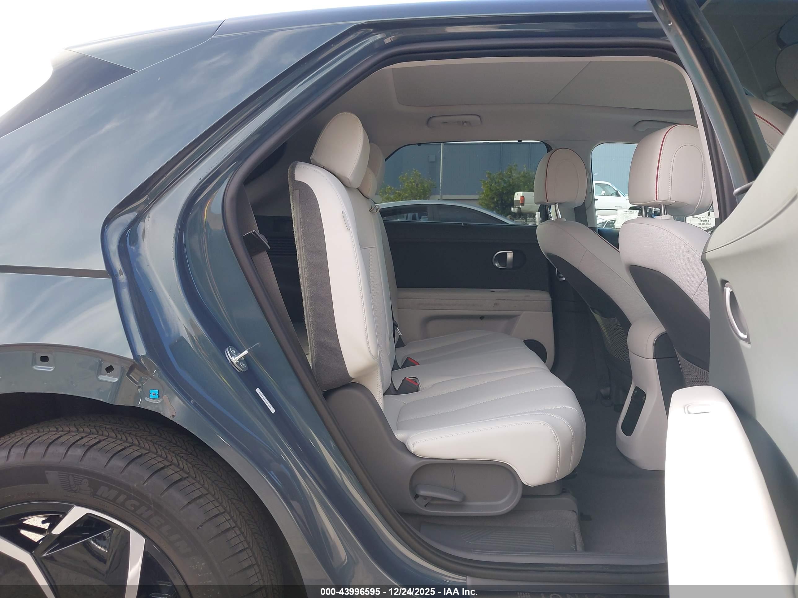 HYUNDAI IONIQ image 8