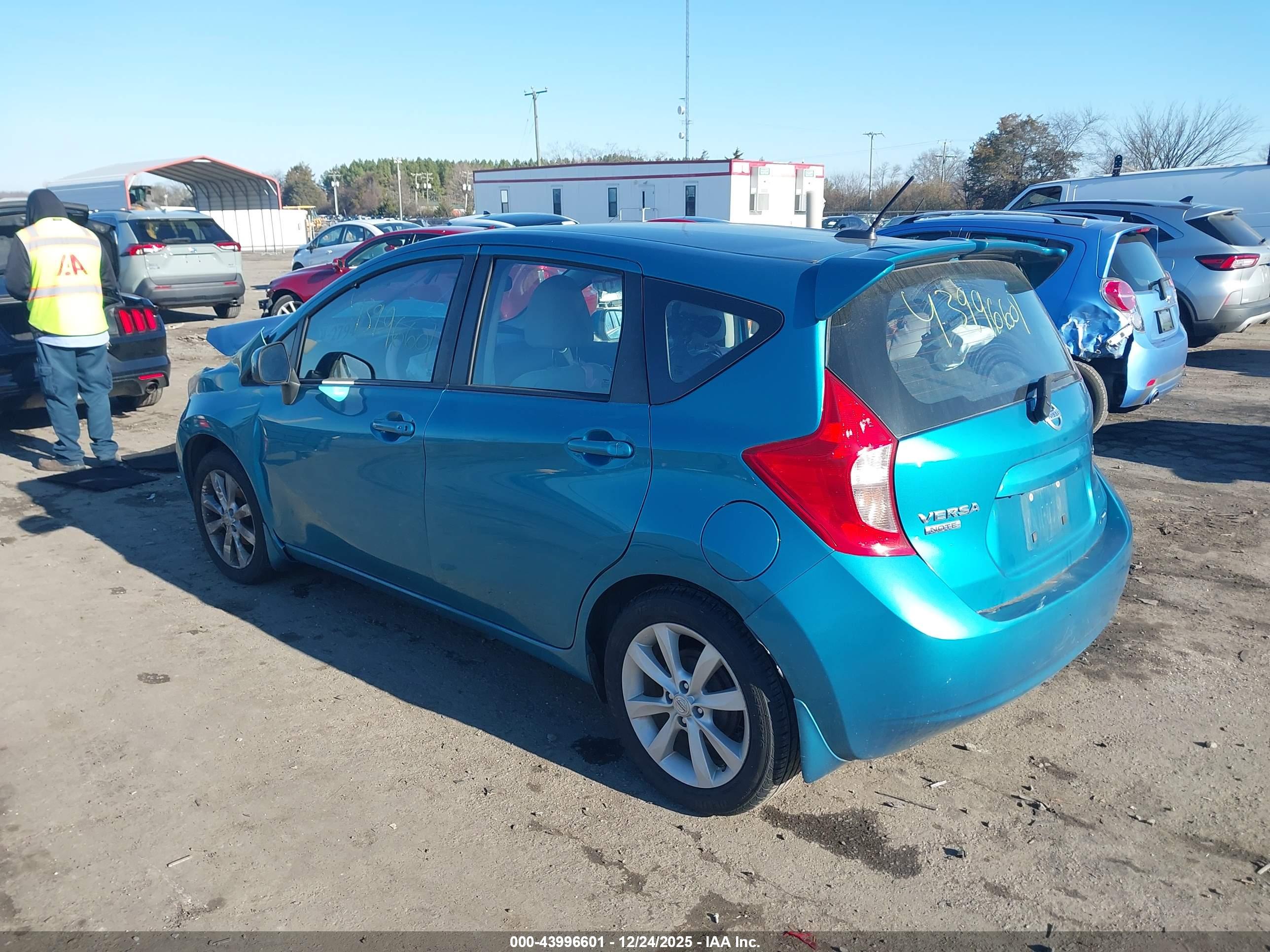 NISSAN VERSA image 3