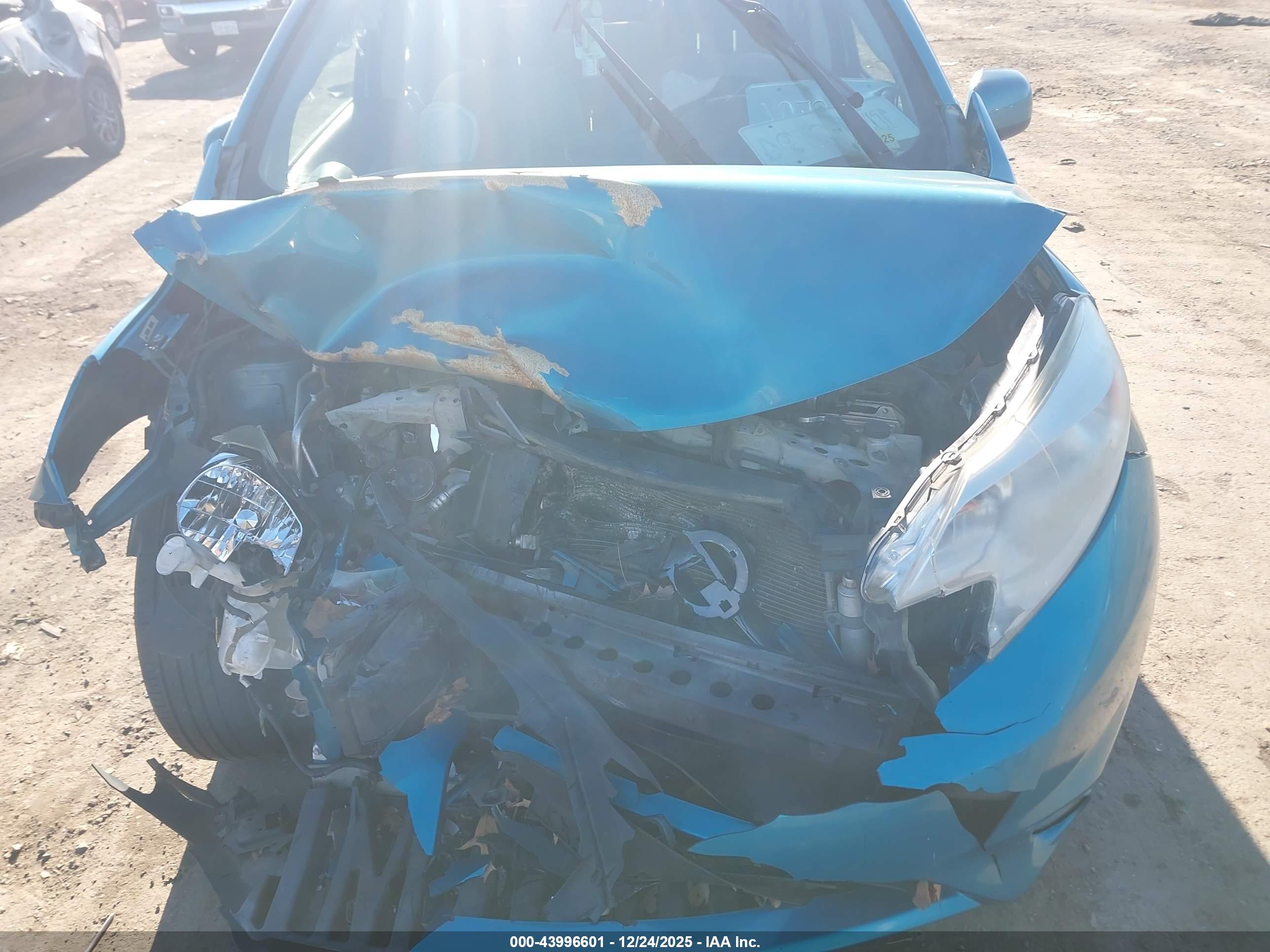 NISSAN VERSA image 6