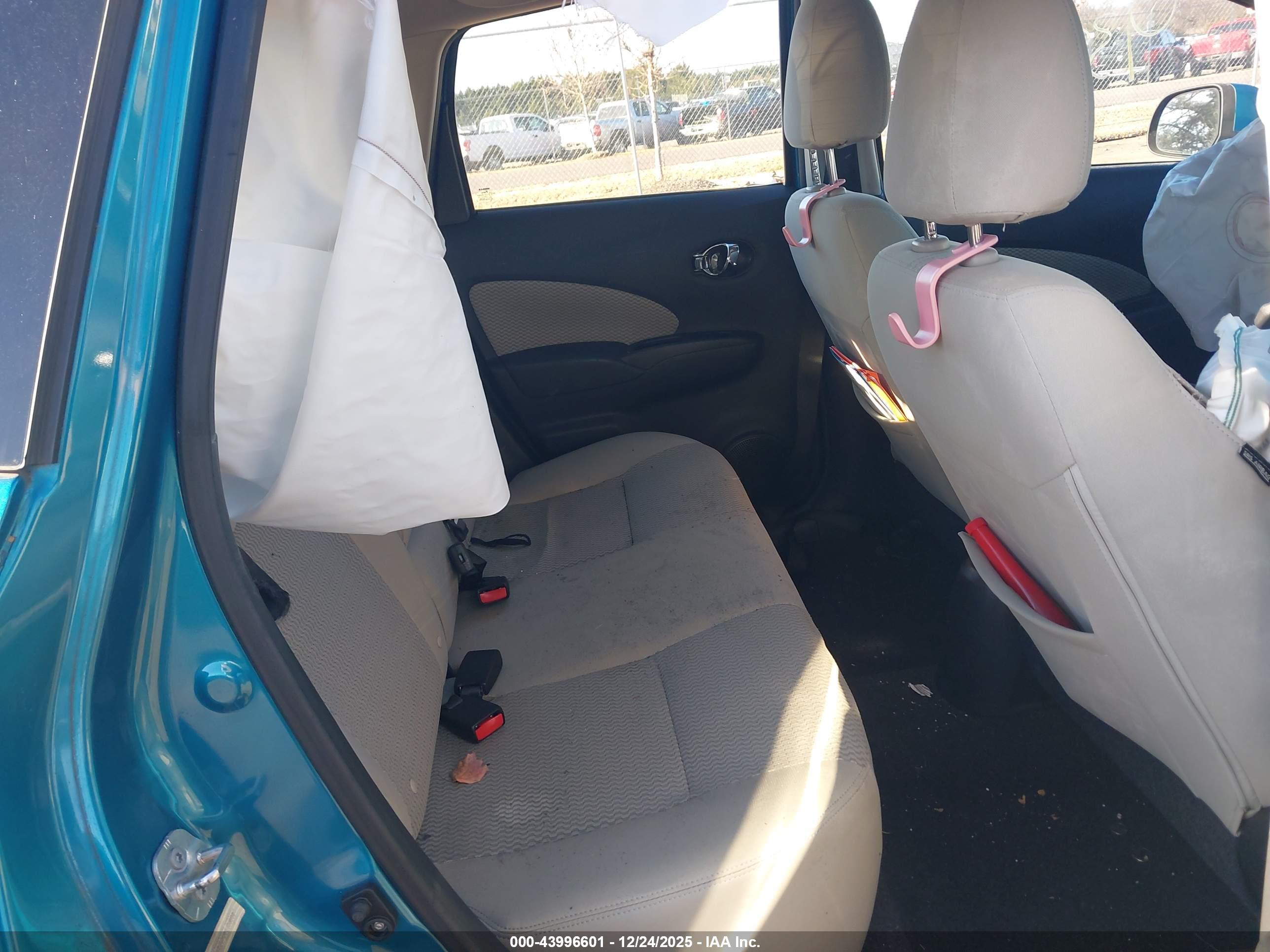 NISSAN VERSA image 8