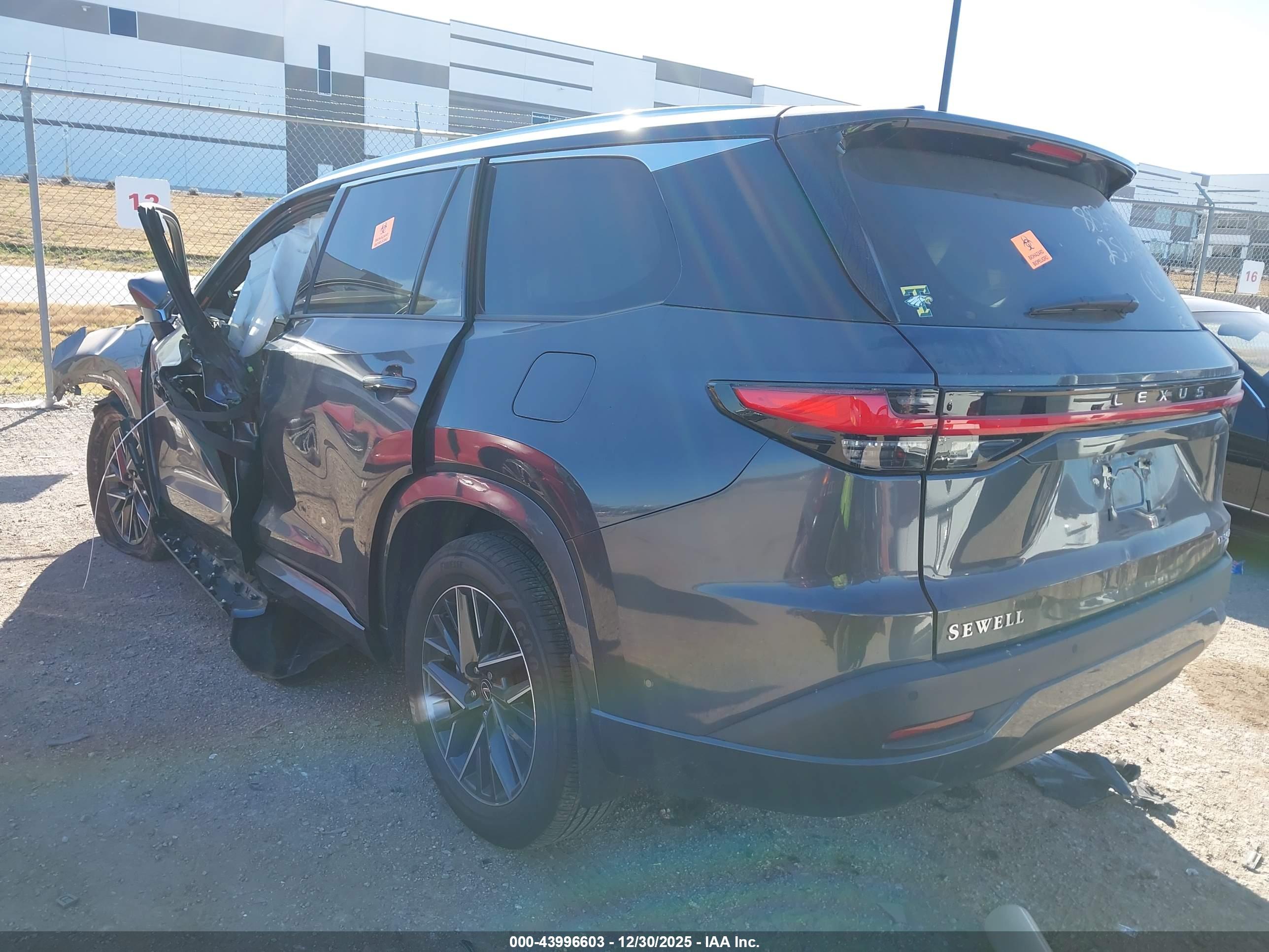LEXUS TX image 3