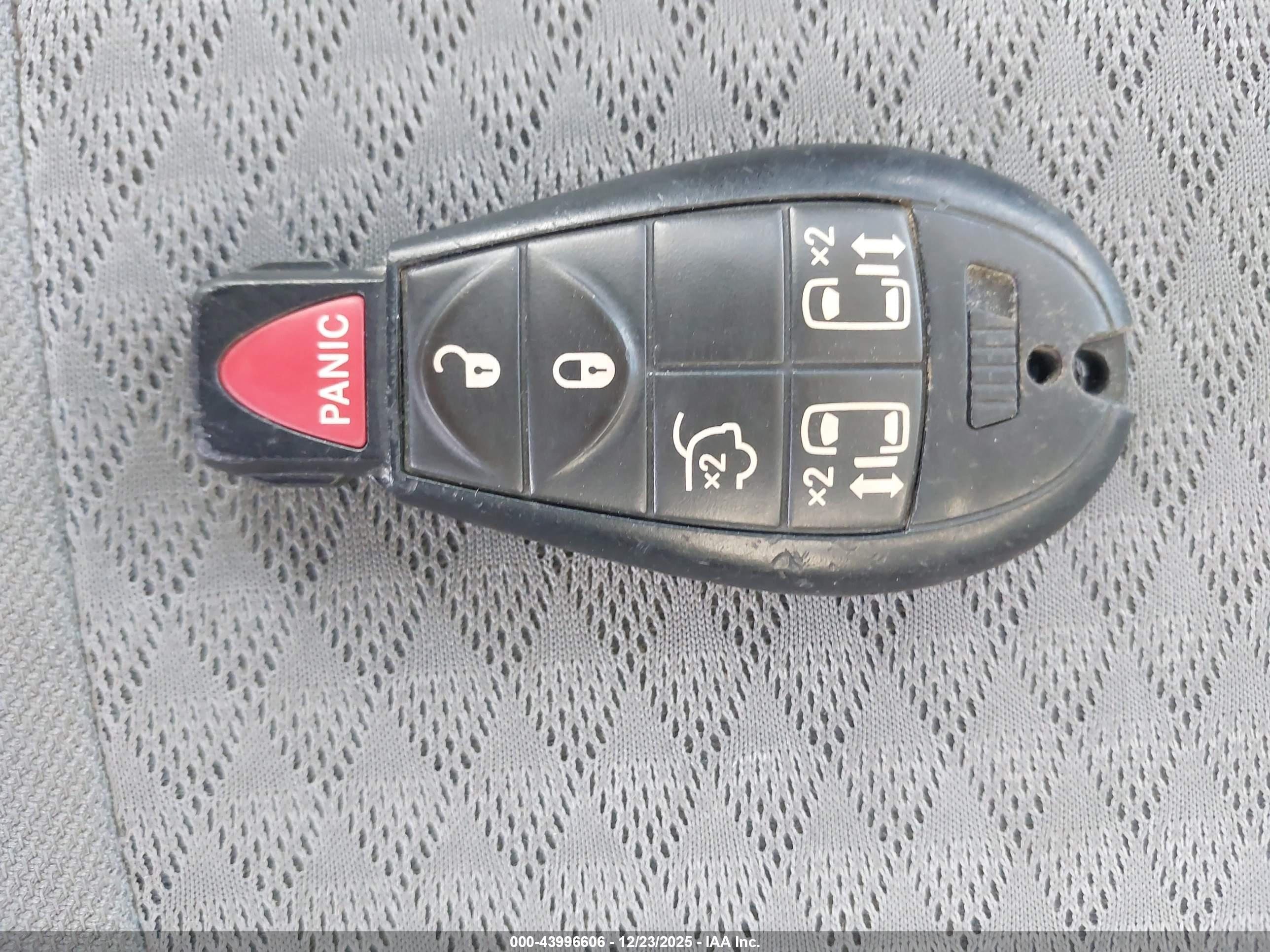 CHRYSLER TOWN image 11