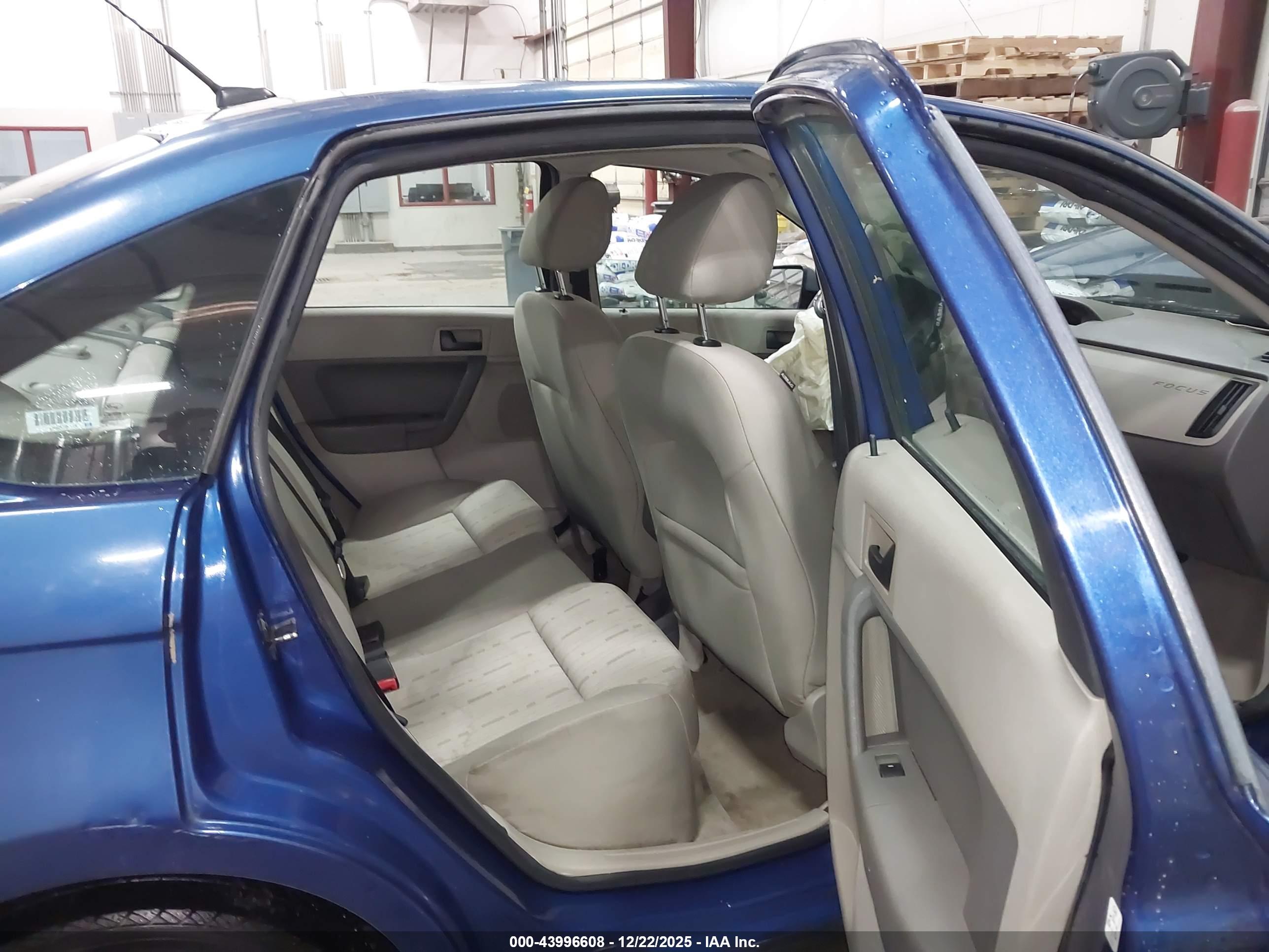FORD FOCUS image 8
