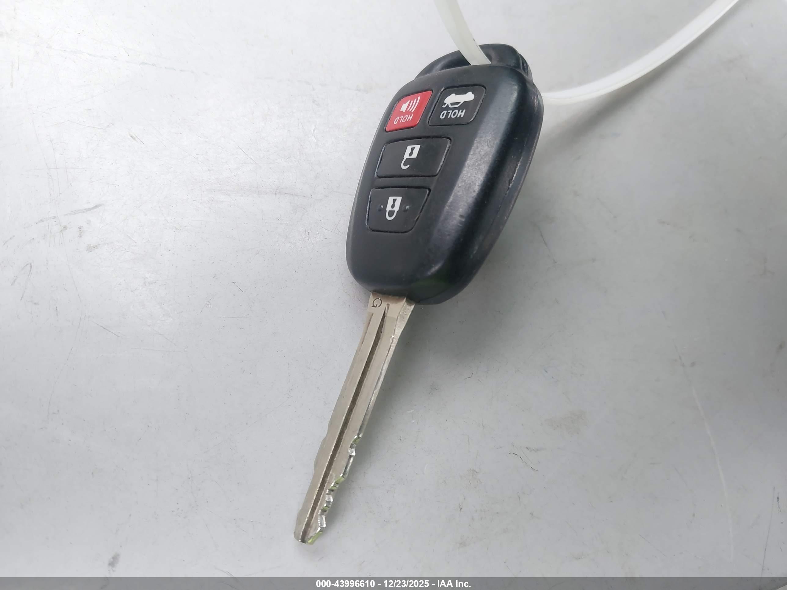 TOYOTA CAMRY image 11