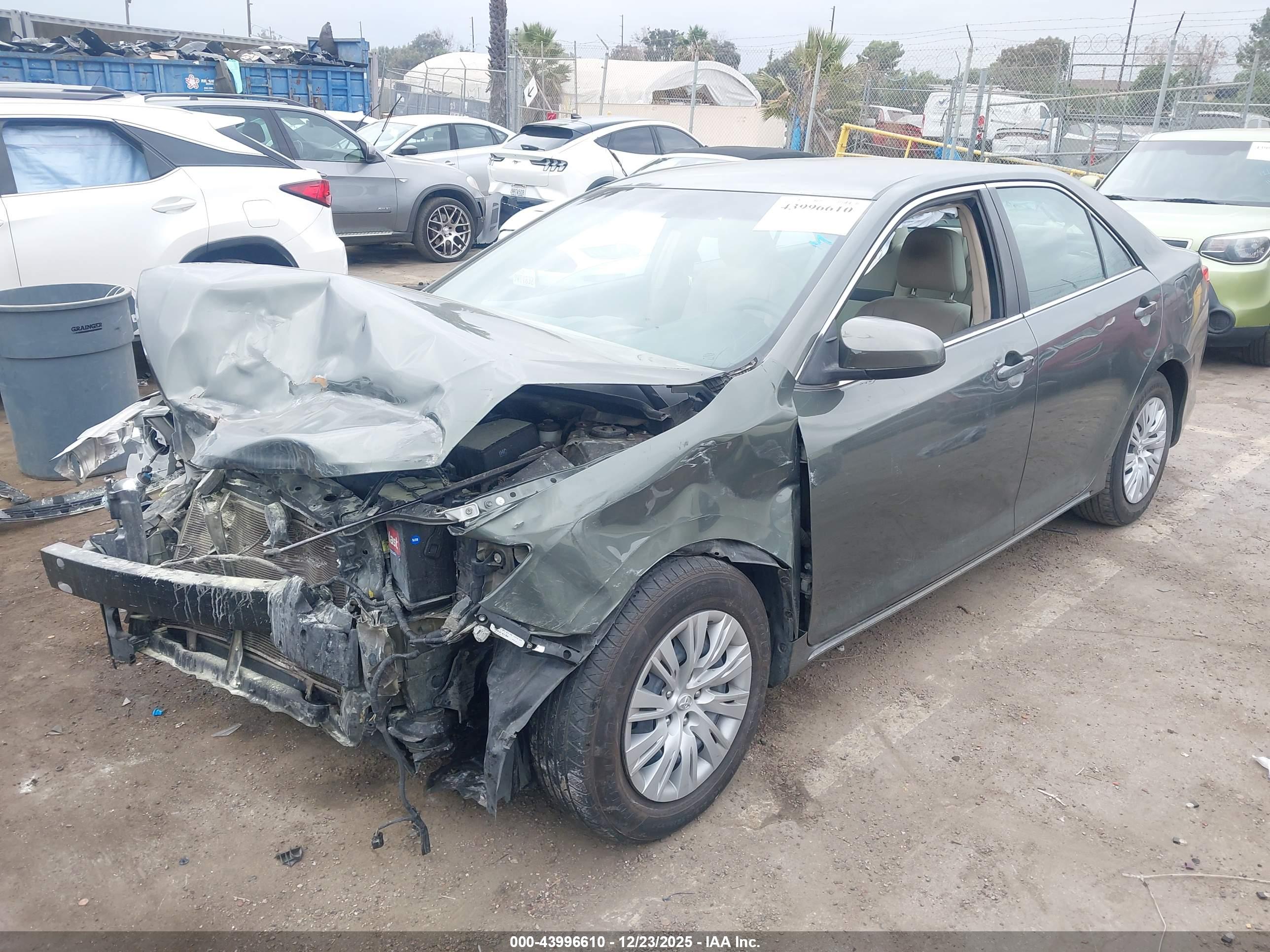 TOYOTA CAMRY image 2