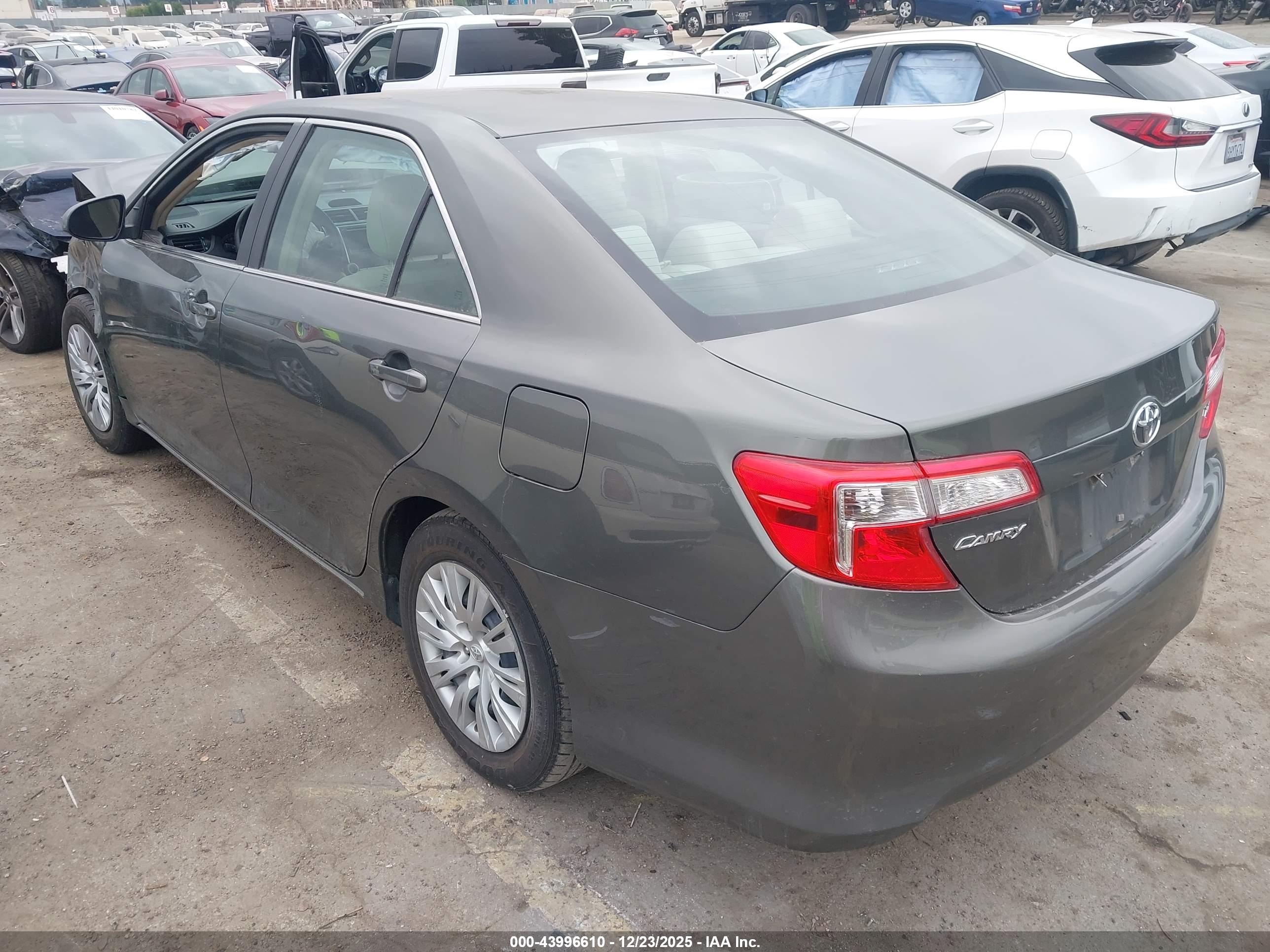 TOYOTA CAMRY image 3