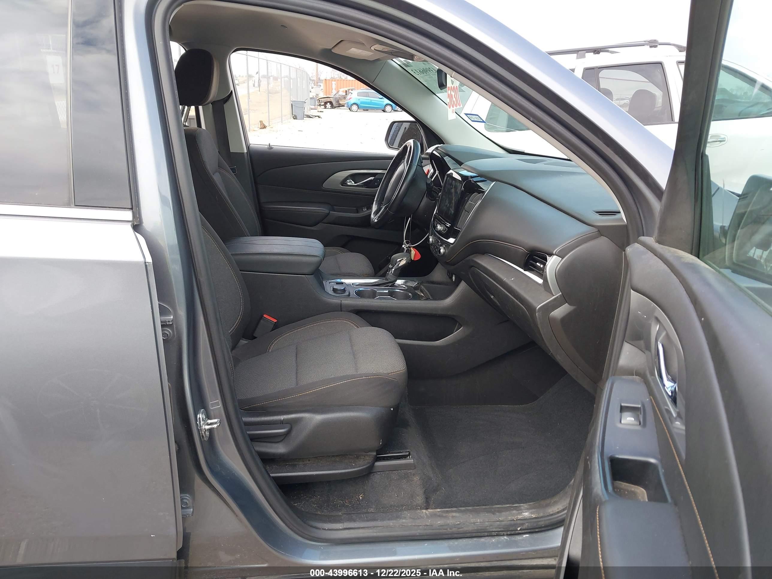 CHEVROLET TRAVERSE image 5