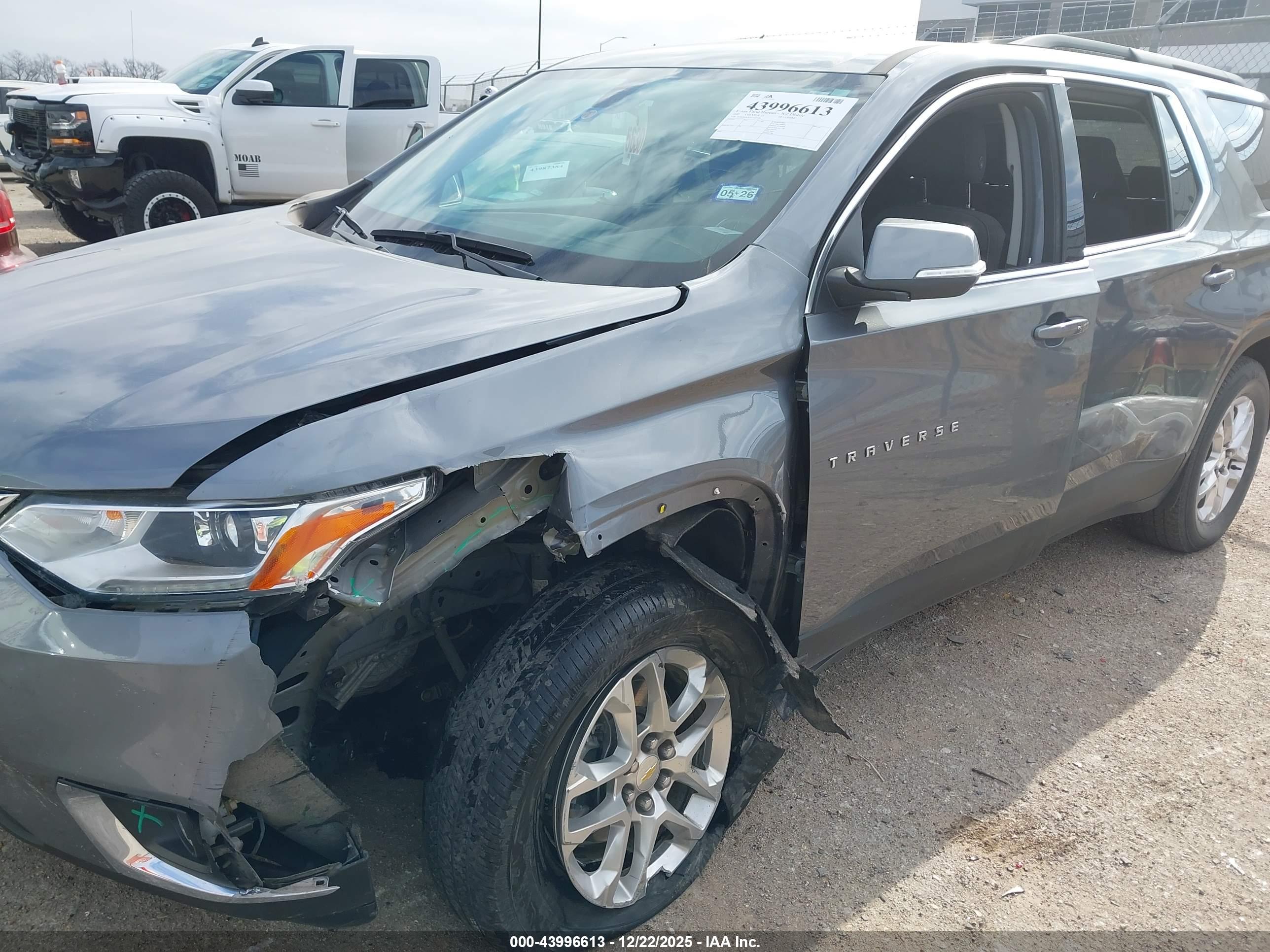 CHEVROLET TRAVERSE image 6
