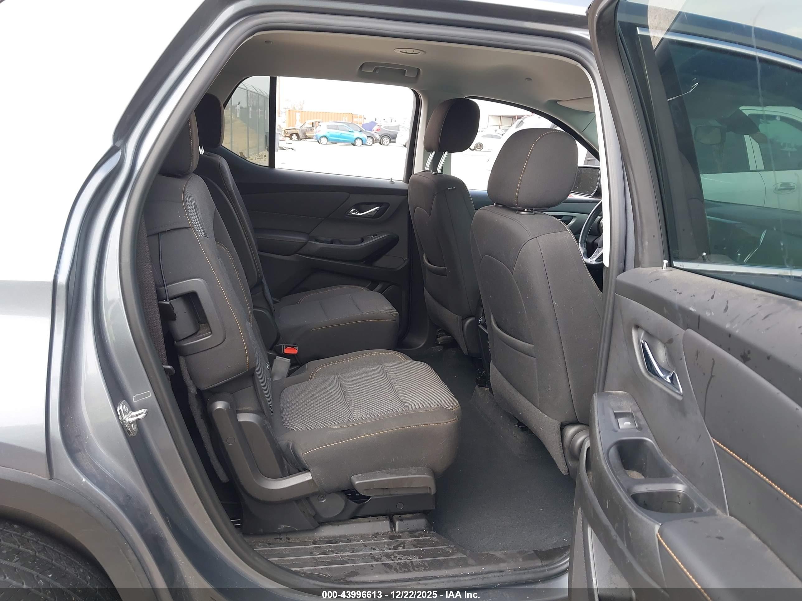 CHEVROLET TRAVERSE image 8