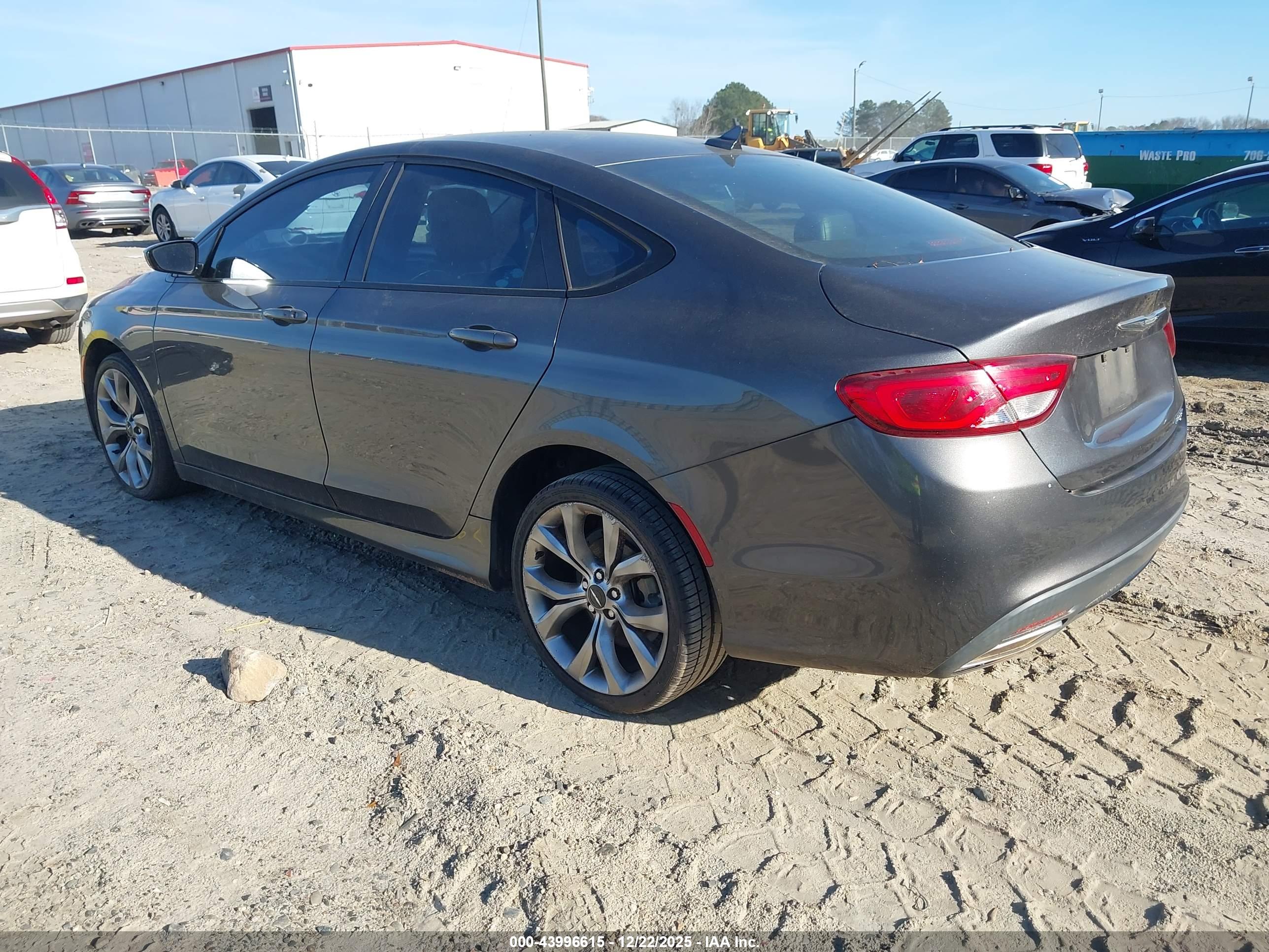 CHRYSLER 200 image 3