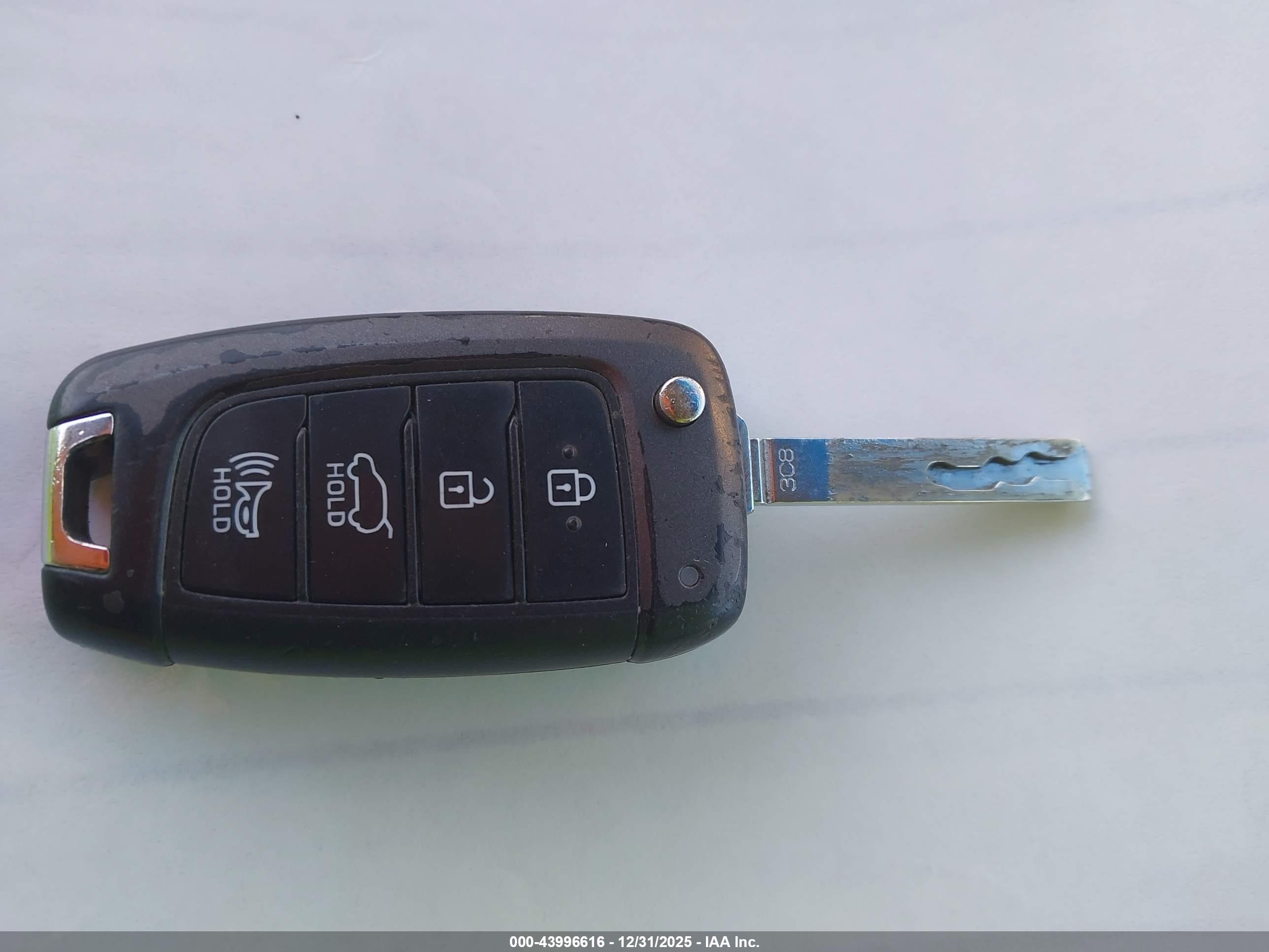 HYUNDAI ELANTRA image 11