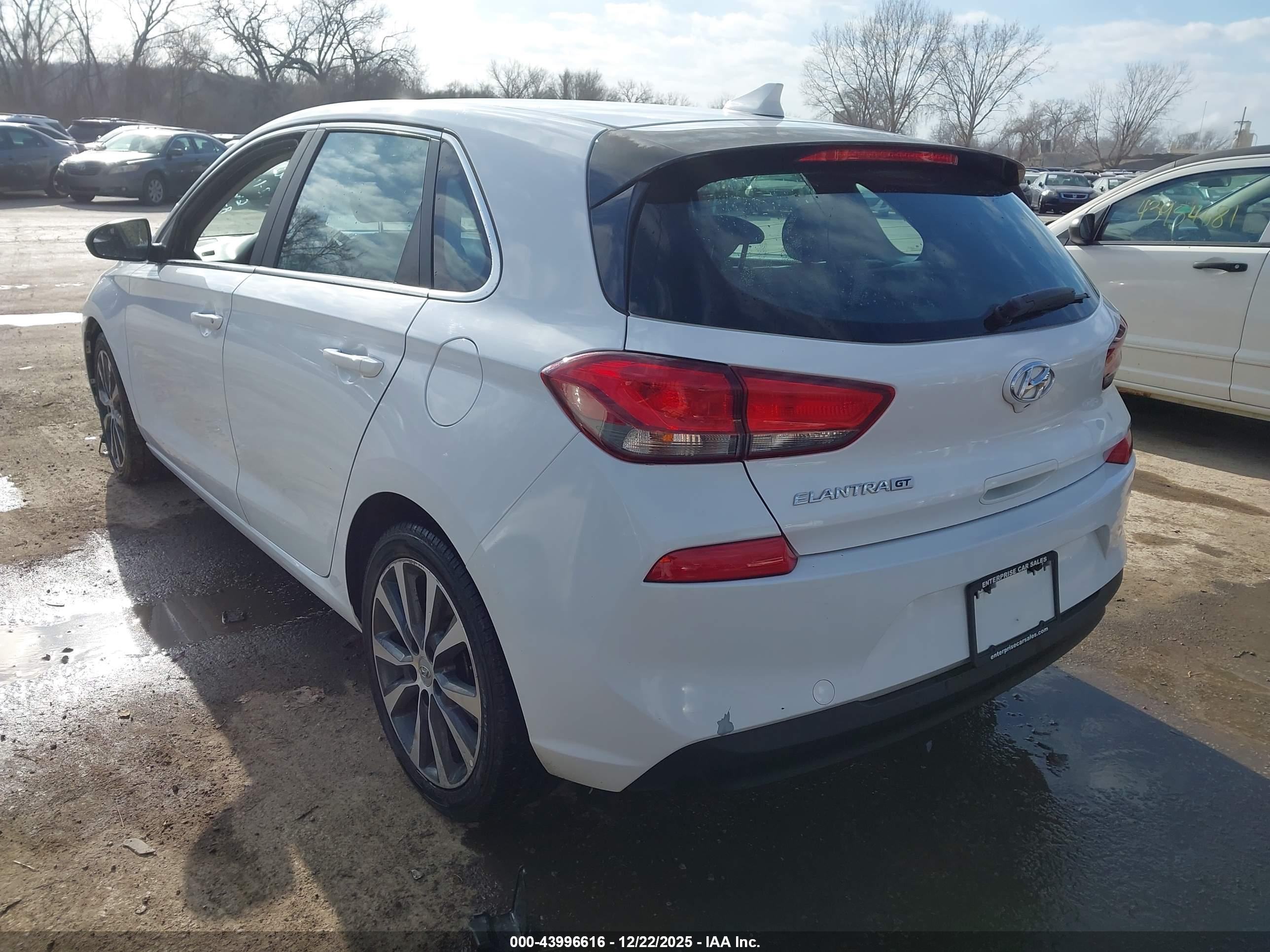 HYUNDAI ELANTRA image 3