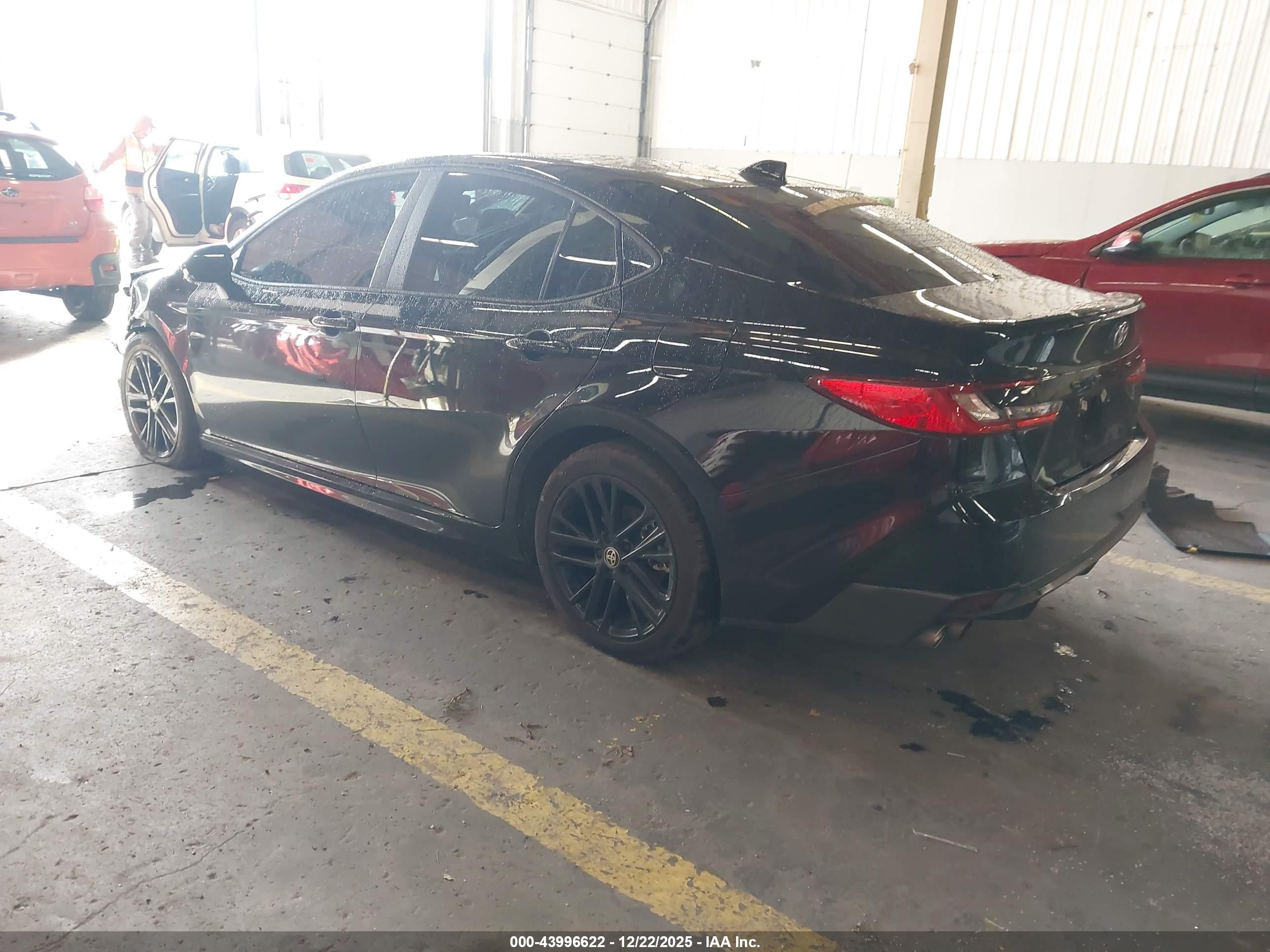 TOYOTA CAMRY image 3