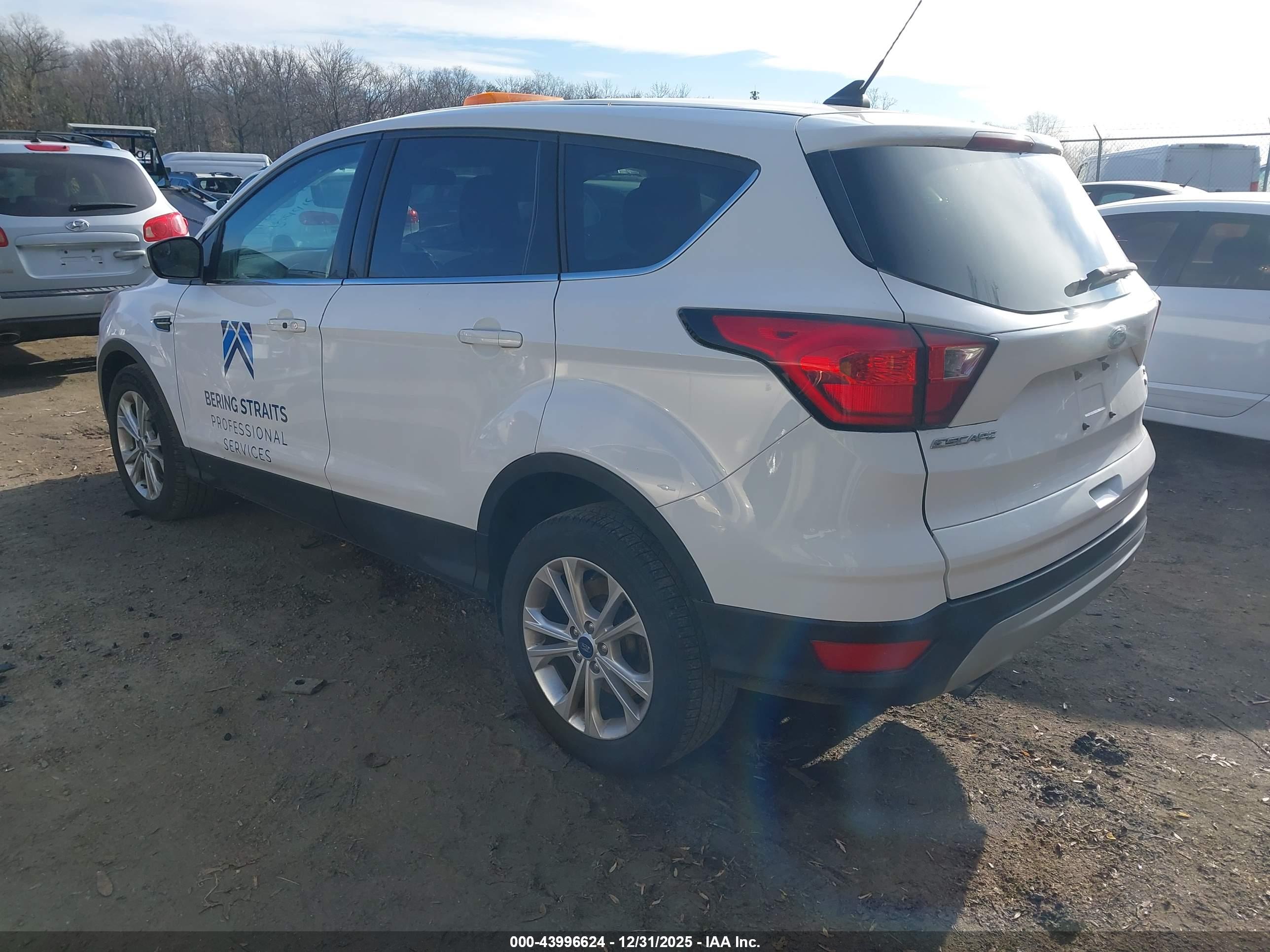 FORD ESCAPE image 3