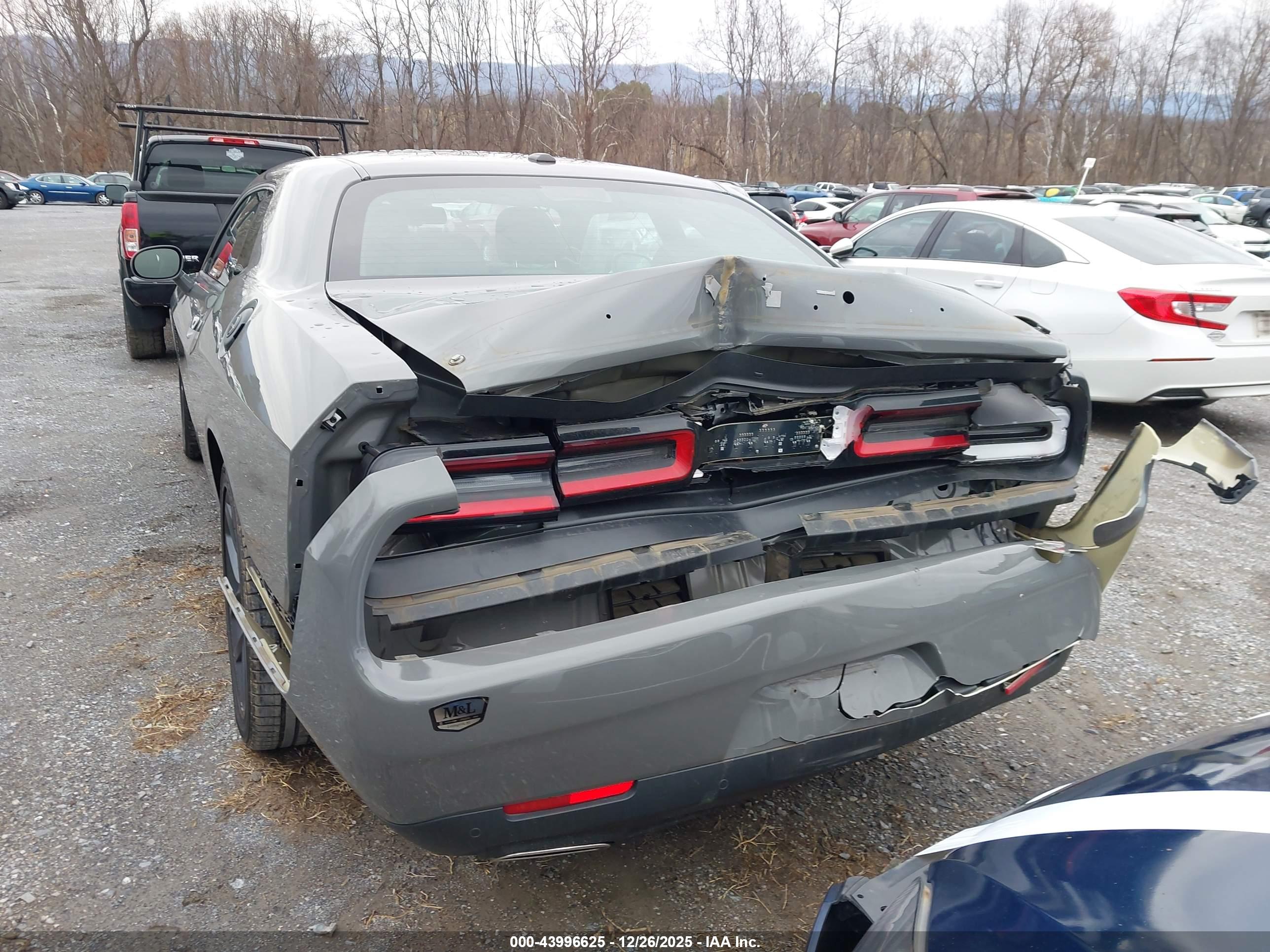 DODGE CHALLENGER image 6