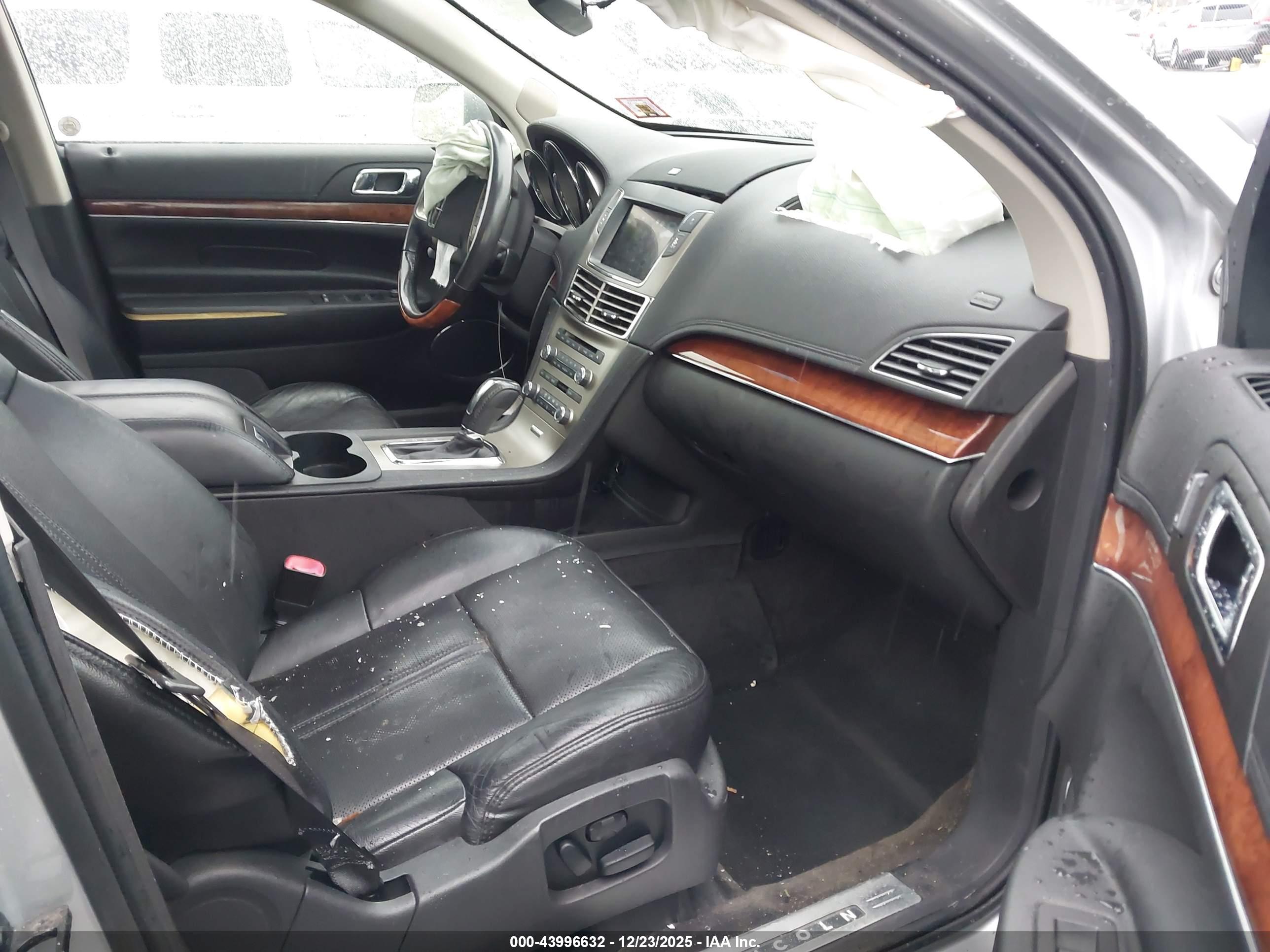 LINCOLN MKT image 5