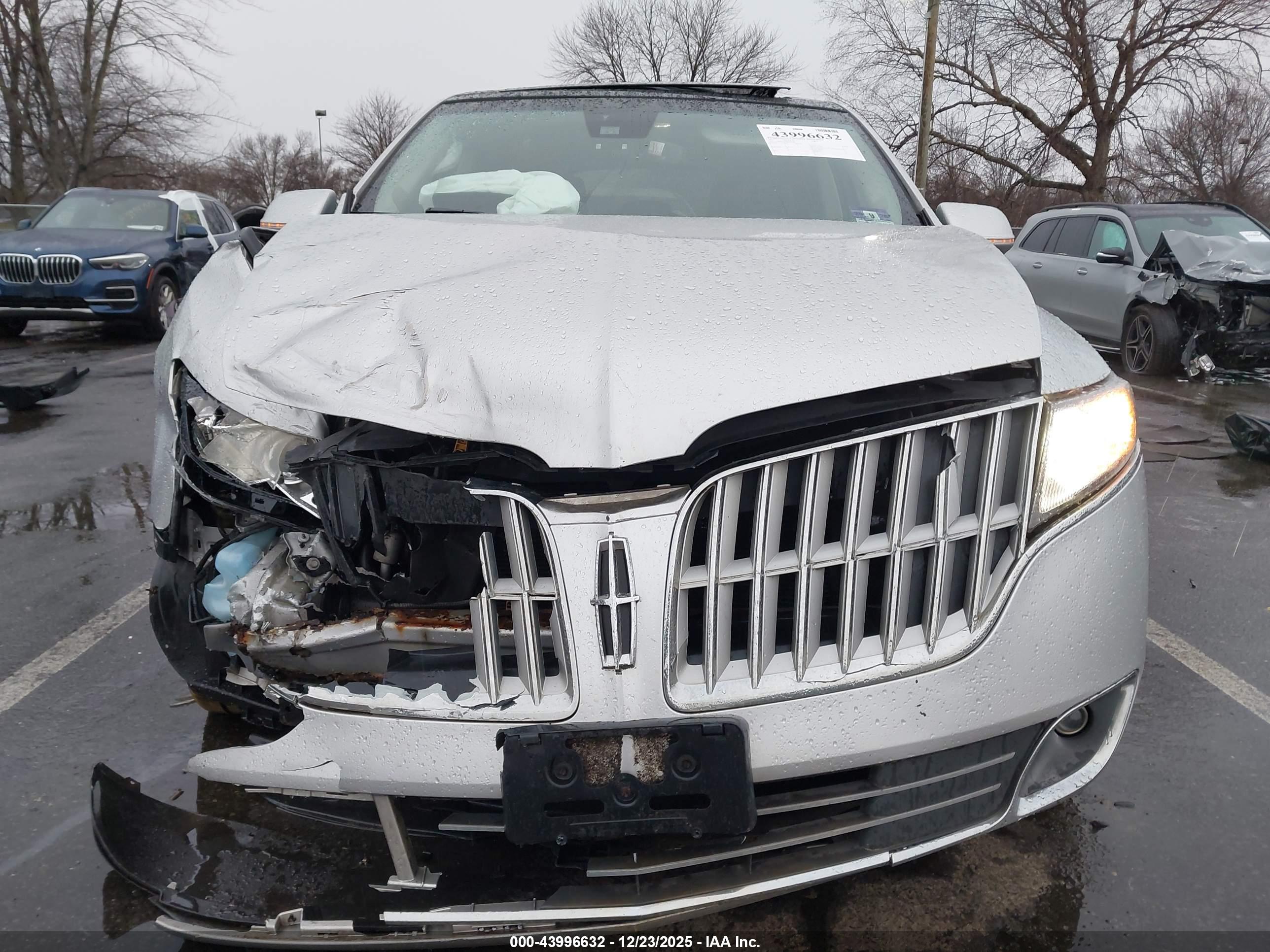 LINCOLN MKT image 6