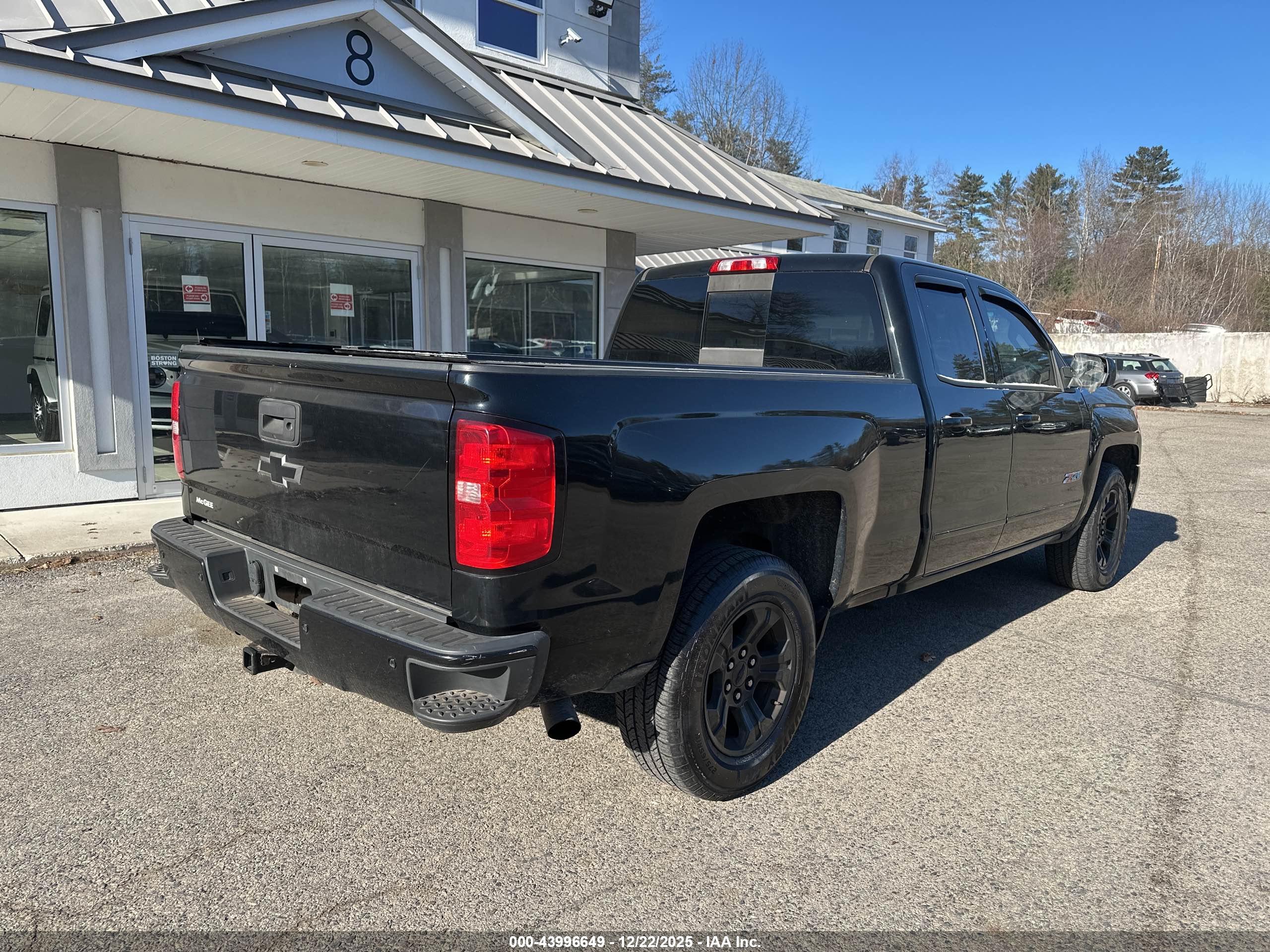 CHEVROLET SILVERADO image 4