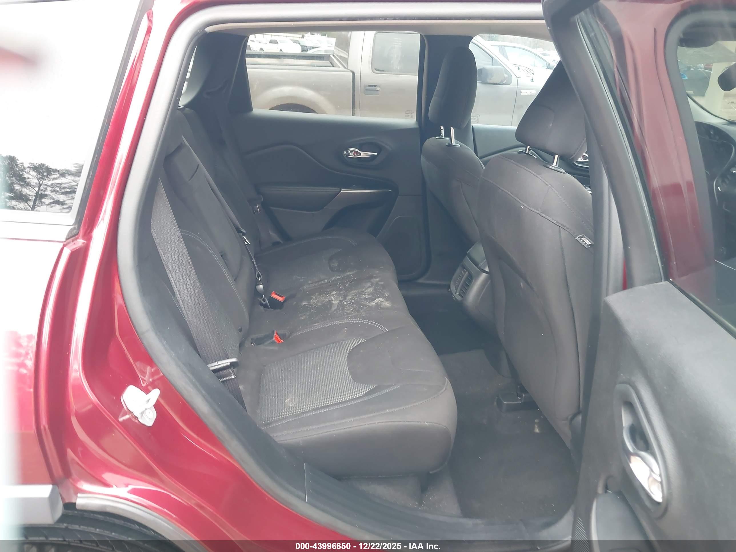 JEEP CHEROKEE image 8