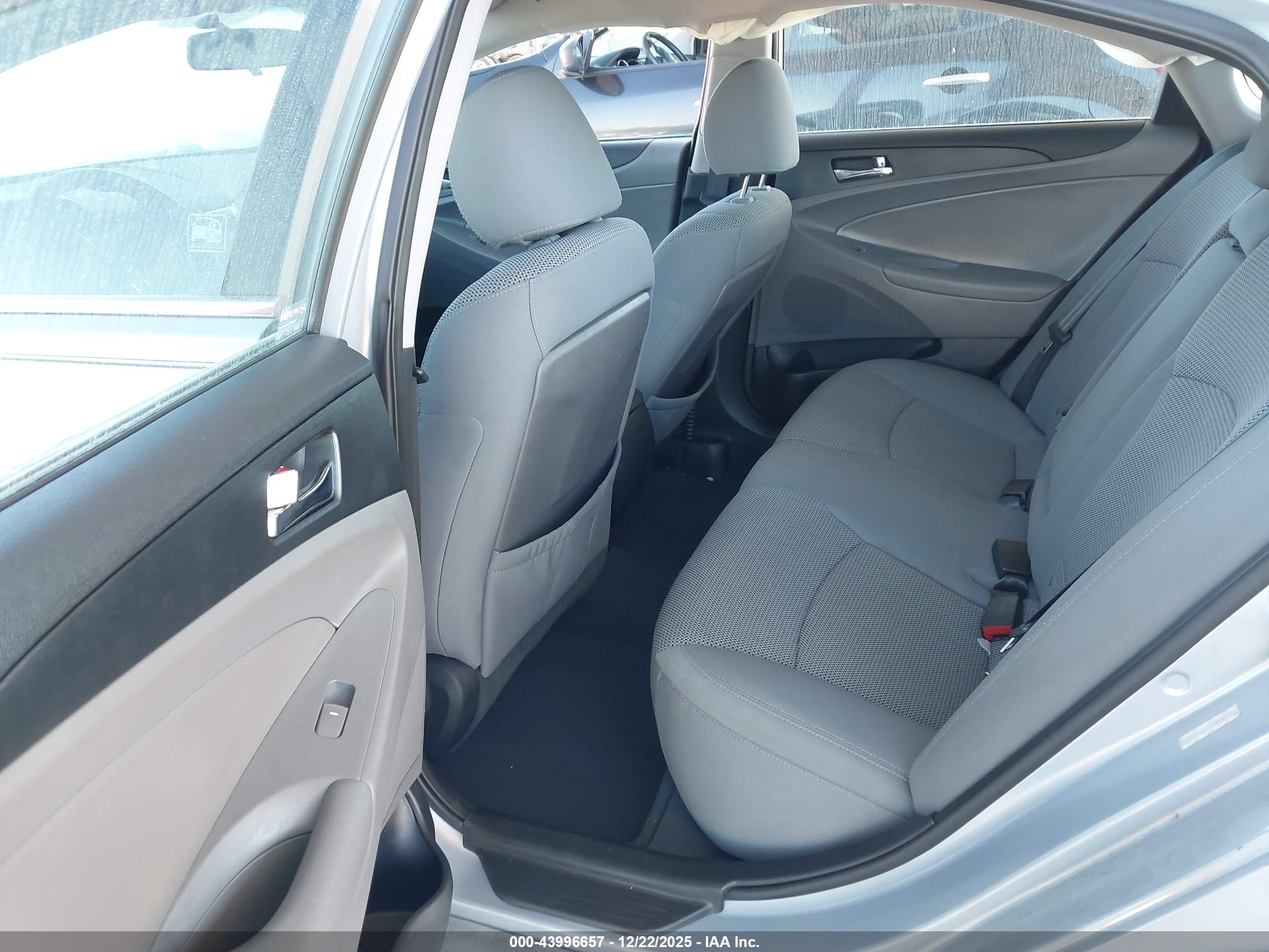 HYUNDAI SONATA image 8
